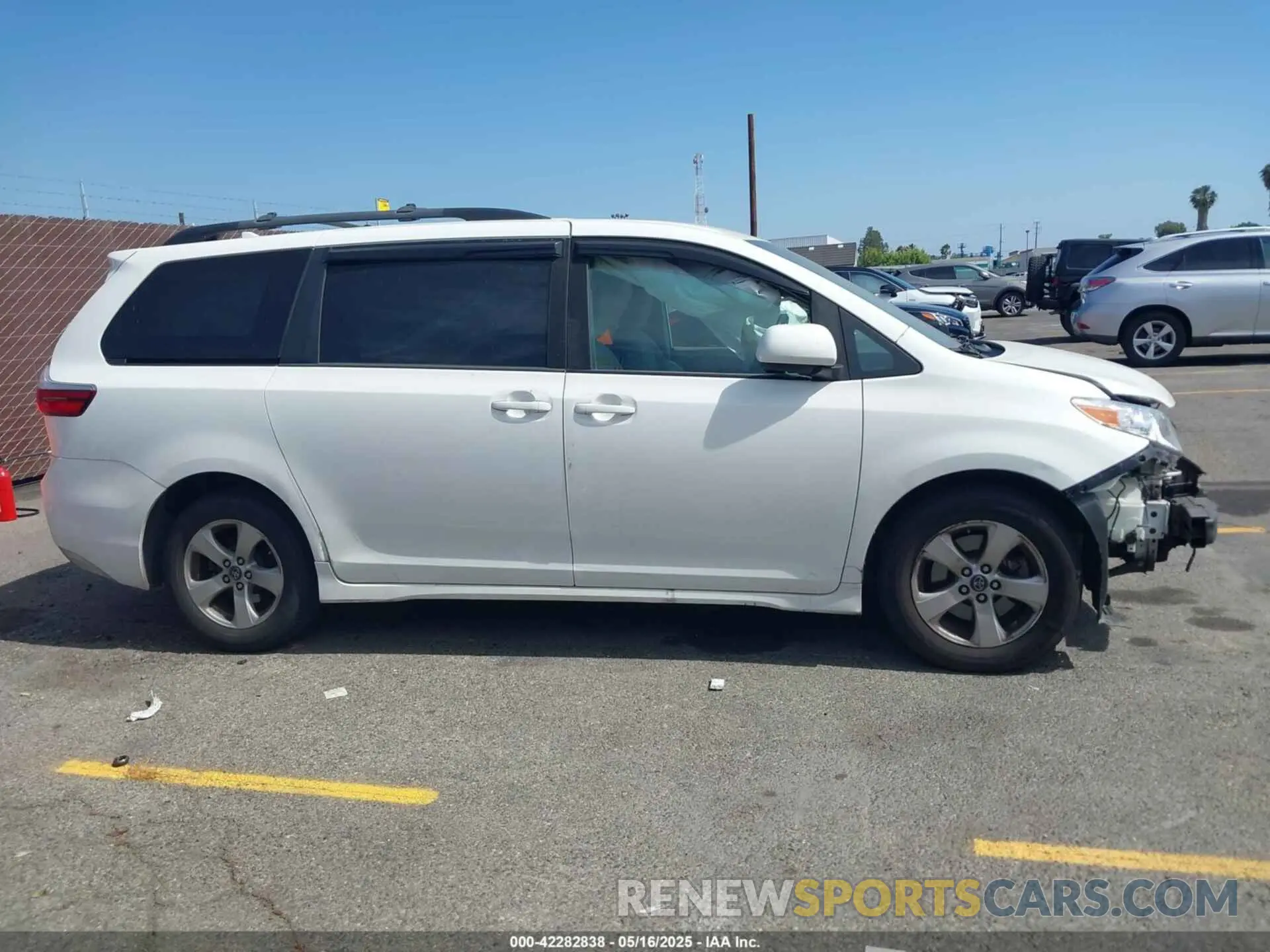 13 Фотография поврежденного автомобиля 5TDKZ3DC2KS004815 TOYOTA SIENNA 2019