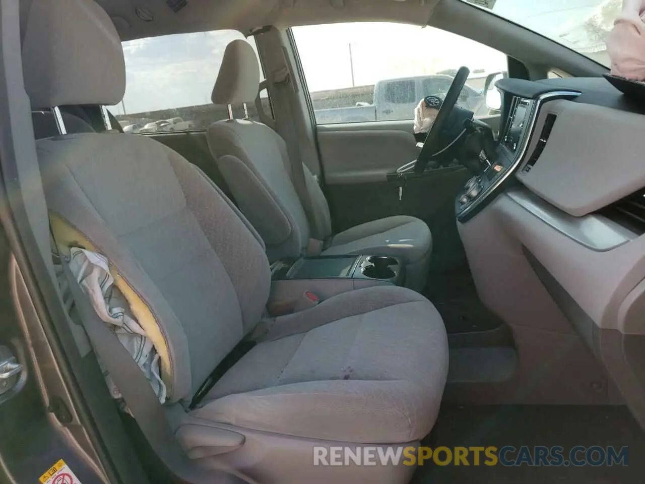 5 Photograph of a damaged car 5TDKZ3DC2KS008170 TOYOTA SIENNA 2019