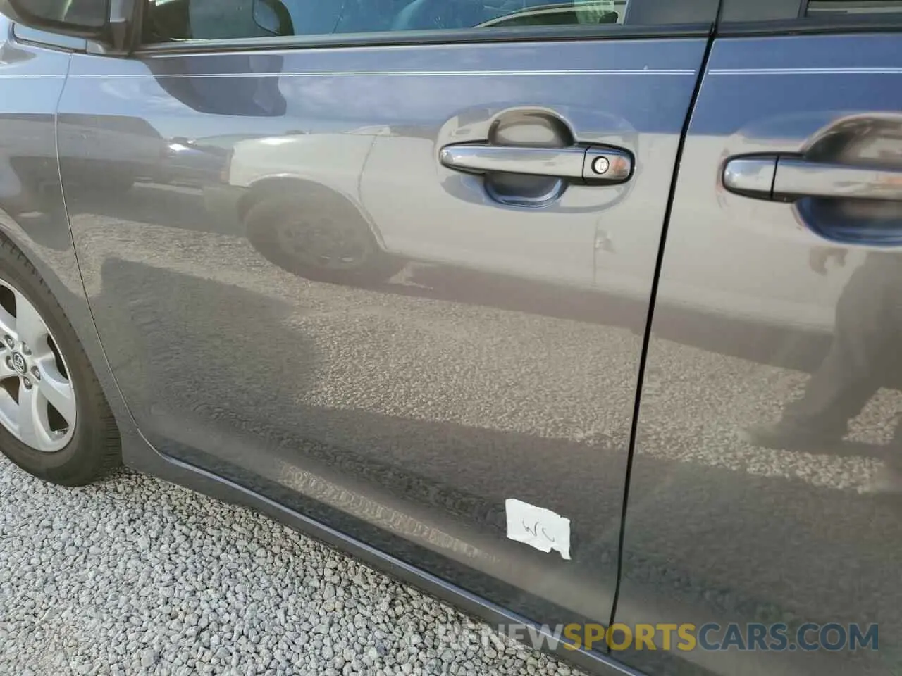 9 Фотография поврежденного автомобиля 5TDKZ3DC2KS981209 TOYOTA SIENNA 2019