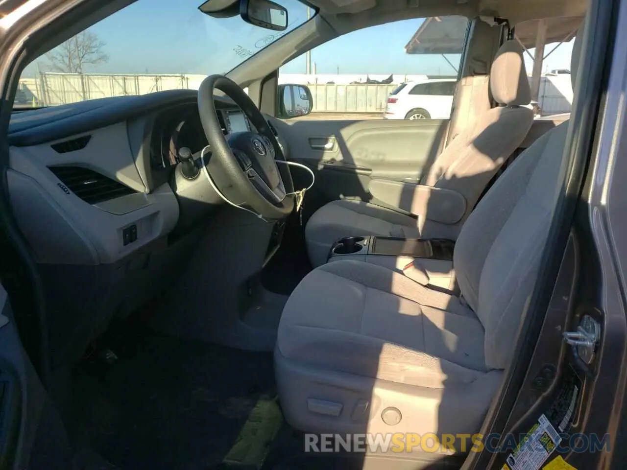 5 Photograph of a damaged car 5TDKZ3DC2KS988855 TOYOTA SIENNA 2019