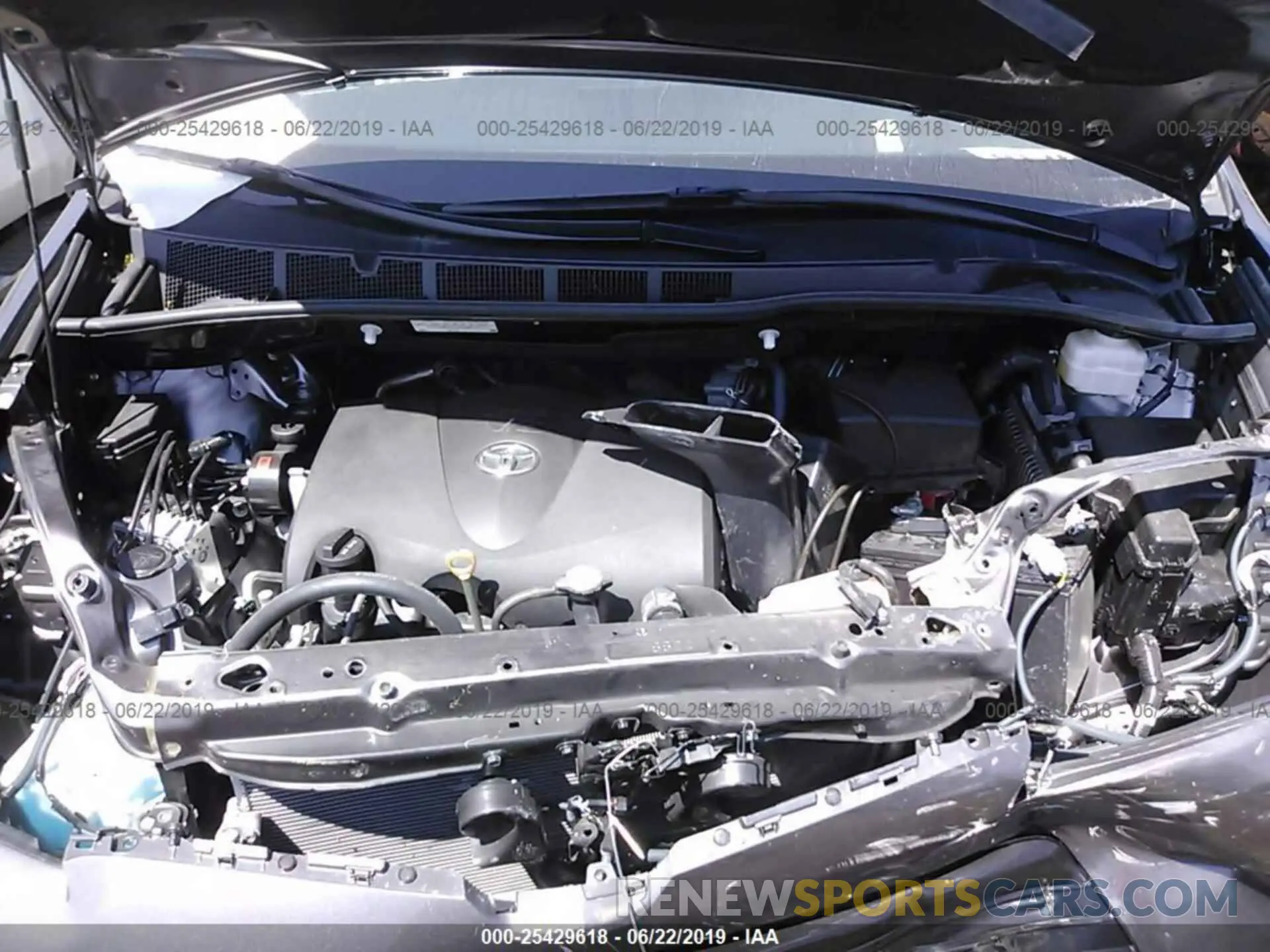 10 Photograph of a damaged car 5TDKZ3DC3KS006010 TOYOTA SIENNA 2019