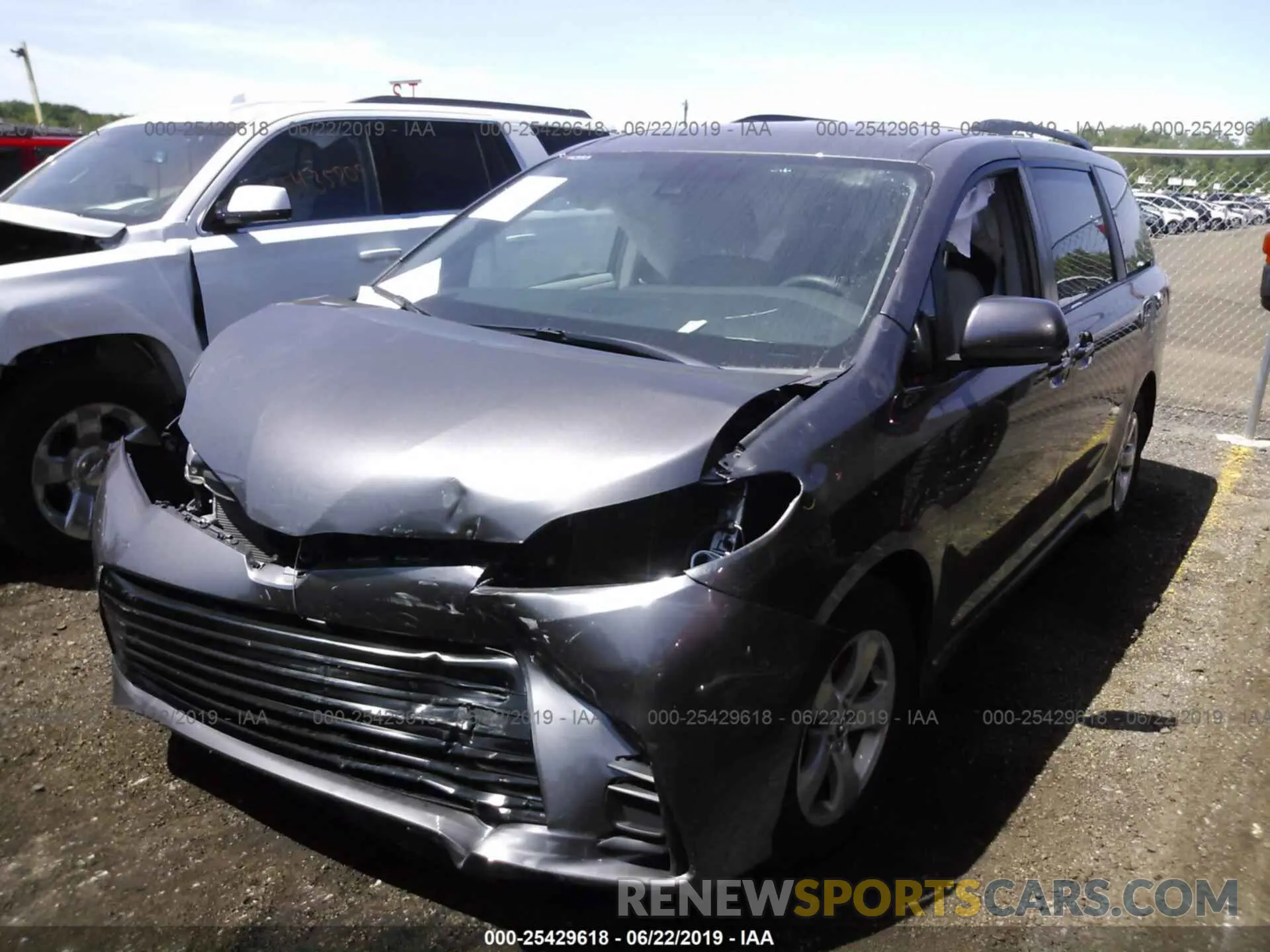 2 Photograph of a damaged car 5TDKZ3DC3KS006010 TOYOTA SIENNA 2019