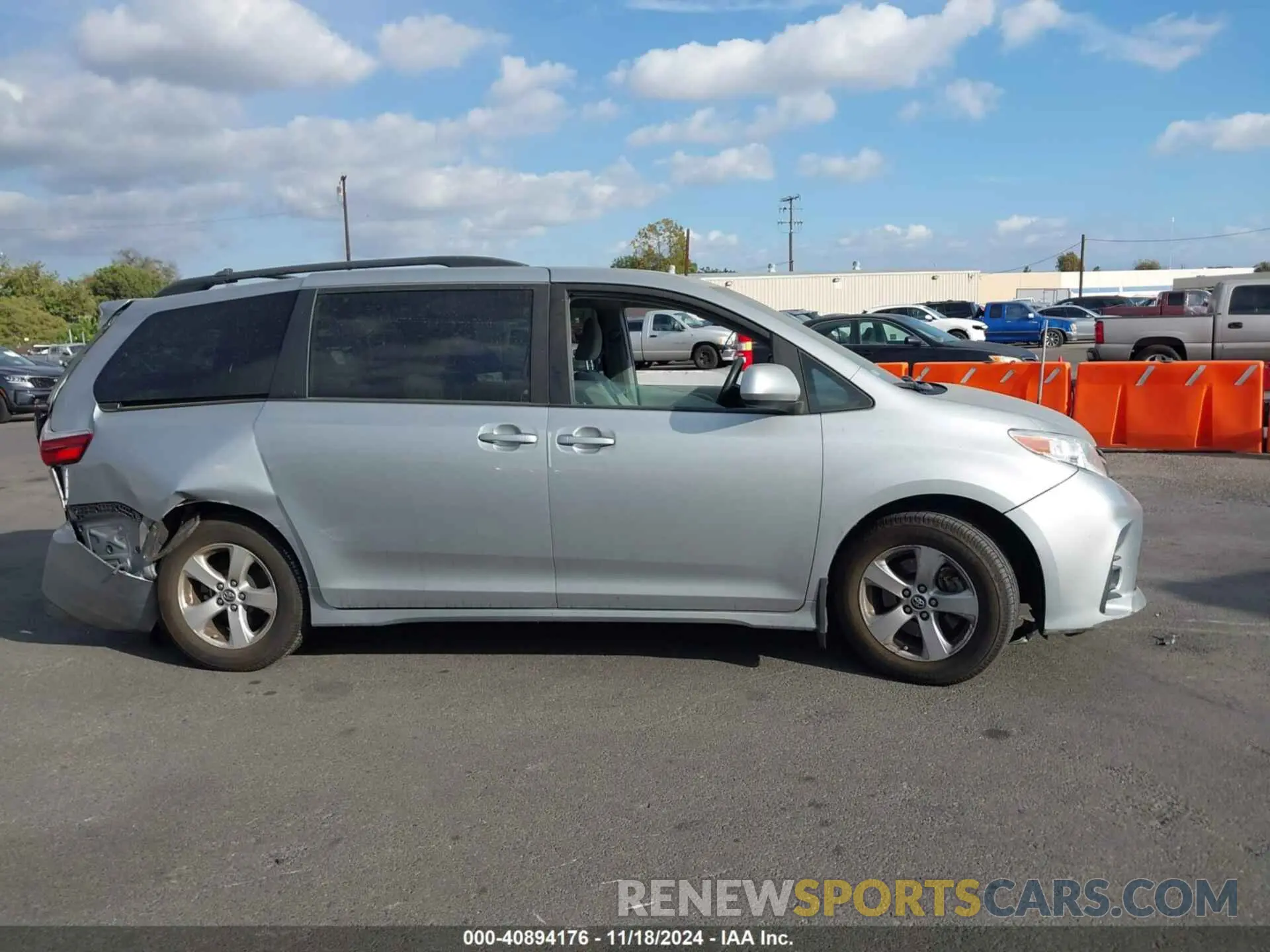 13 Фотография поврежденного автомобиля 5TDKZ3DC3KS014706 TOYOTA SIENNA 2019