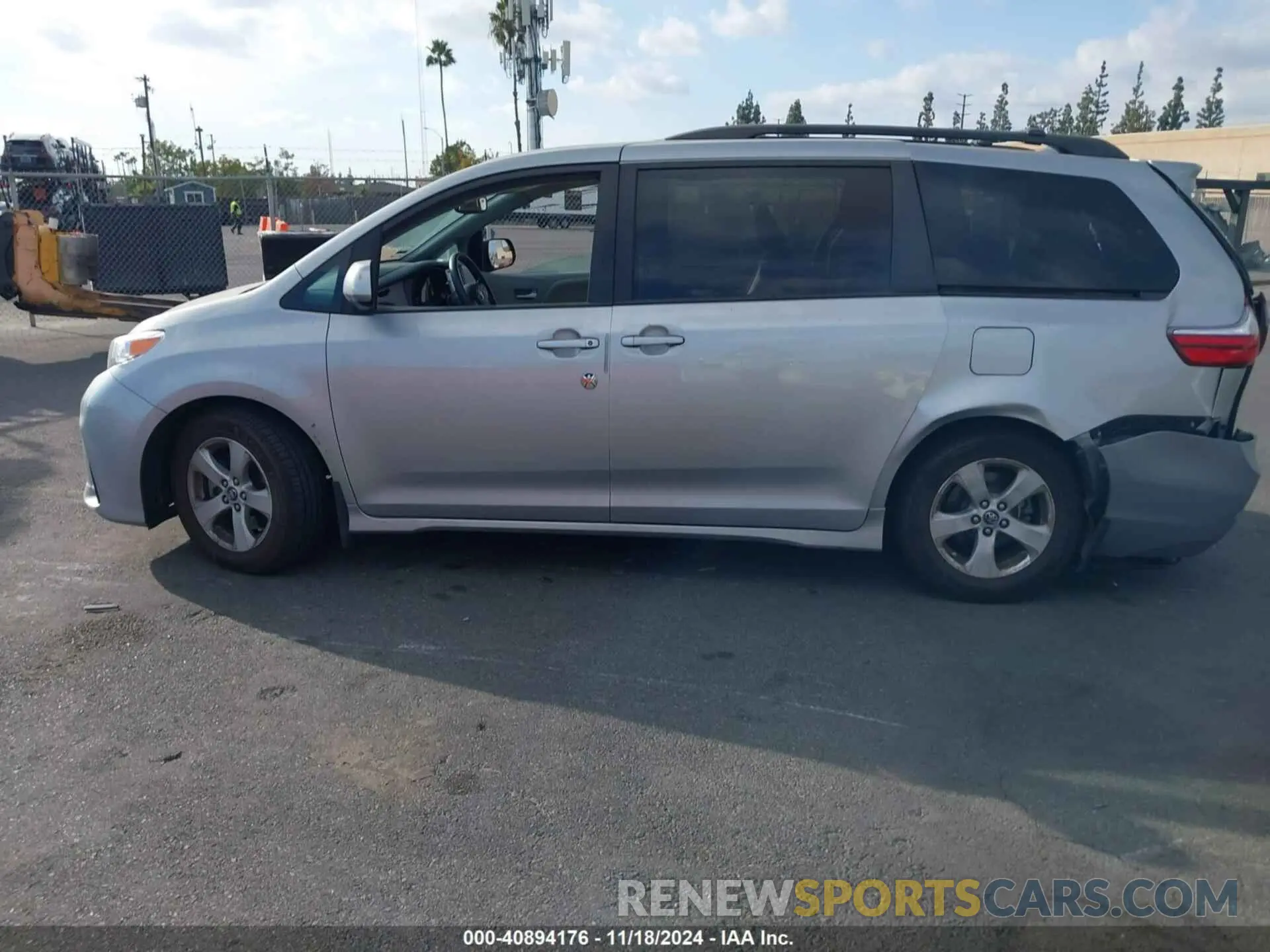 14 Фотография поврежденного автомобиля 5TDKZ3DC3KS014706 TOYOTA SIENNA 2019