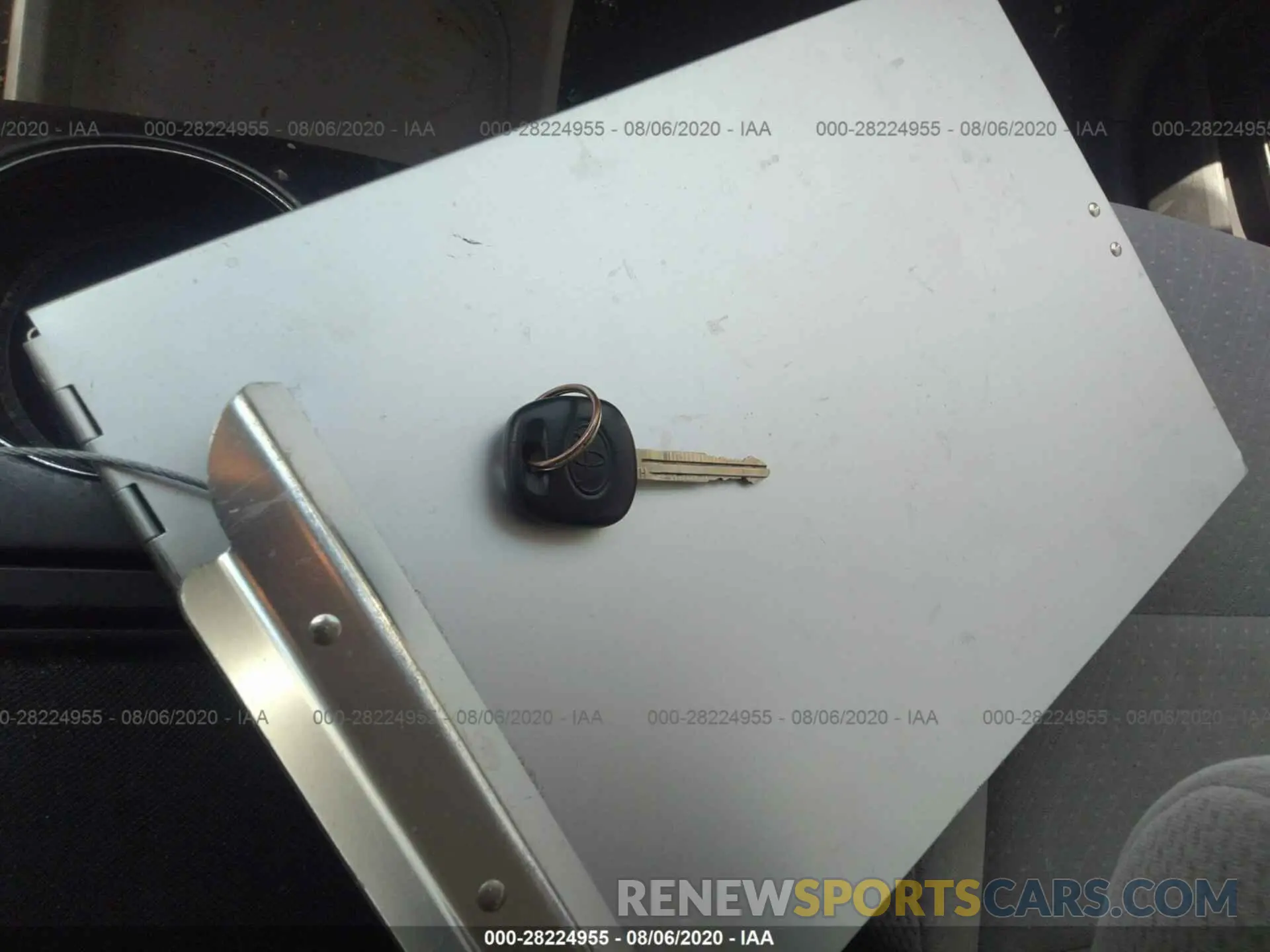 11 Photograph of a damaged car 5TDKZ3DC3KS981381 TOYOTA SIENNA 2019