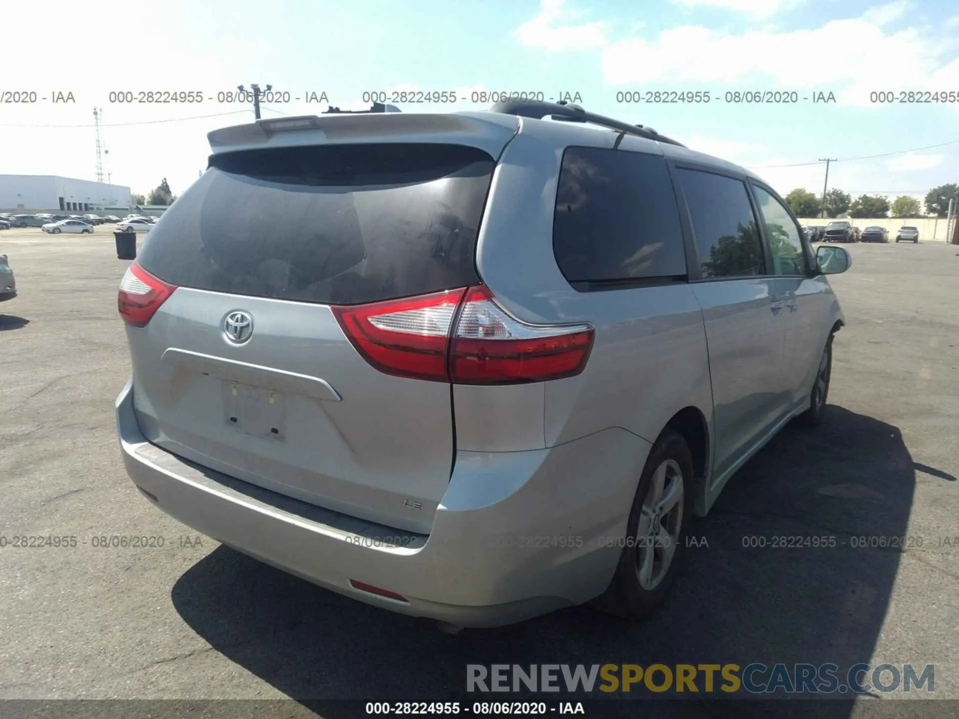 4 Photograph of a damaged car 5TDKZ3DC3KS981381 TOYOTA SIENNA 2019