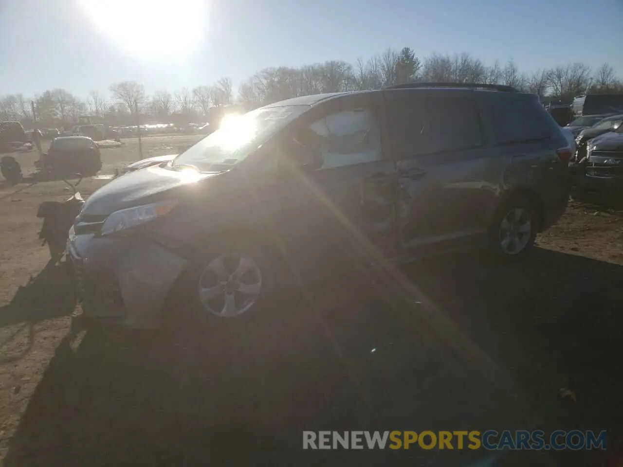1 Фотография поврежденного автомобиля 5TDKZ3DC5KS017445 TOYOTA SIENNA 2019