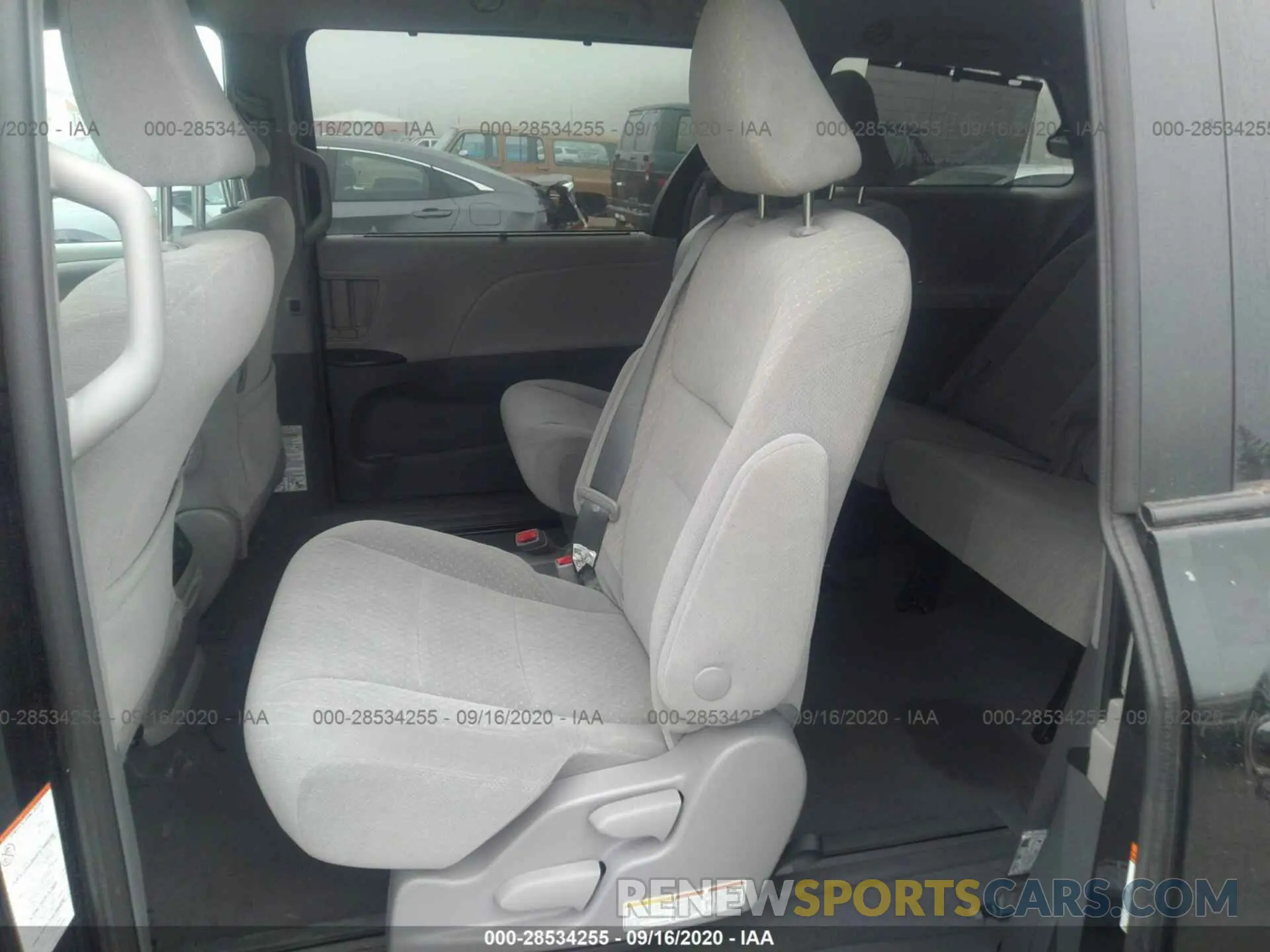 8 Photograph of a damaged car 5TDKZ3DC6KS012013 TOYOTA SIENNA 2019