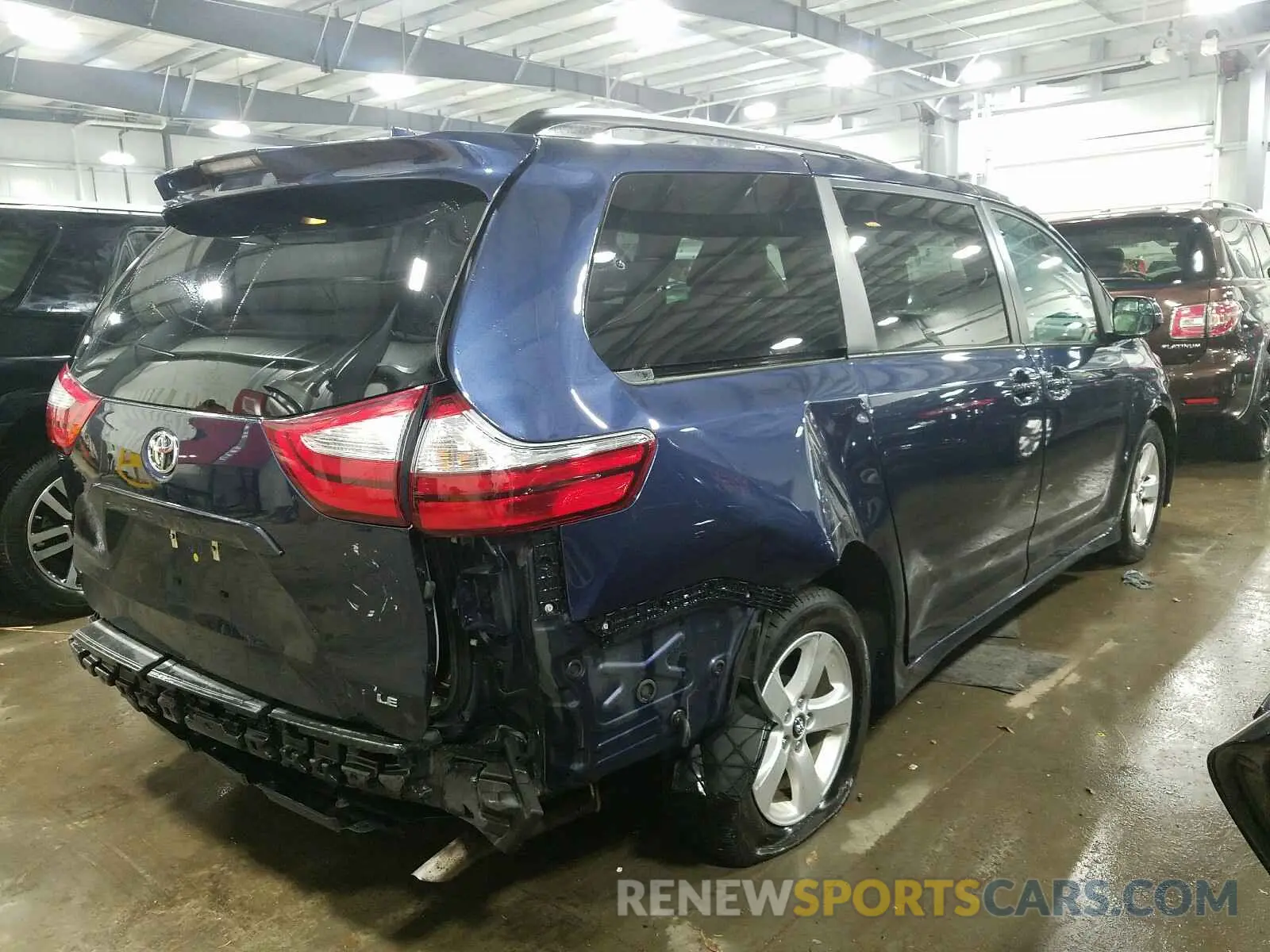 4 Photograph of a damaged car 5TDKZ3DC6KS993895 TOYOTA SIENNA 2019