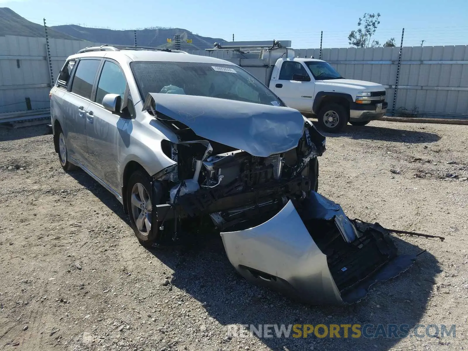 1 Photograph of a damaged car 5TDKZ3DC7KS989810 TOYOTA SIENNA 2019