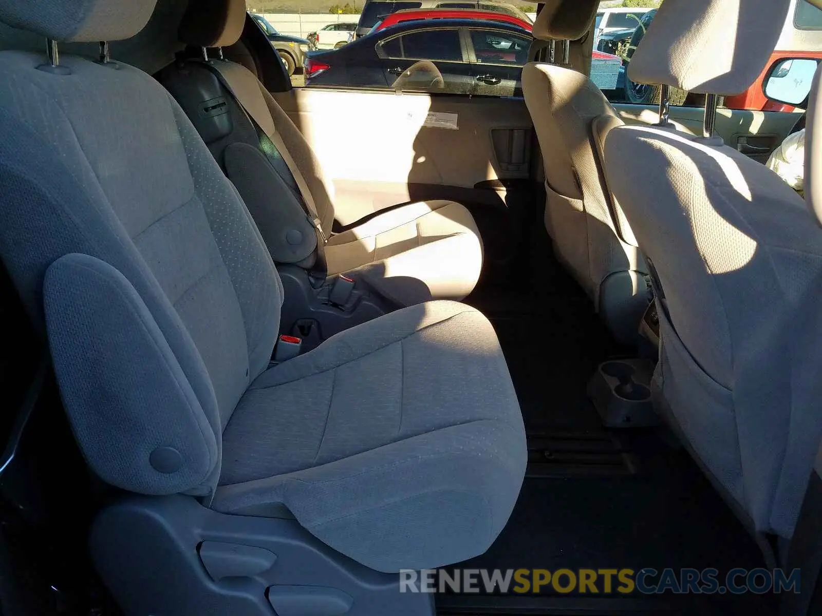 6 Photograph of a damaged car 5TDKZ3DC7KS989810 TOYOTA SIENNA 2019