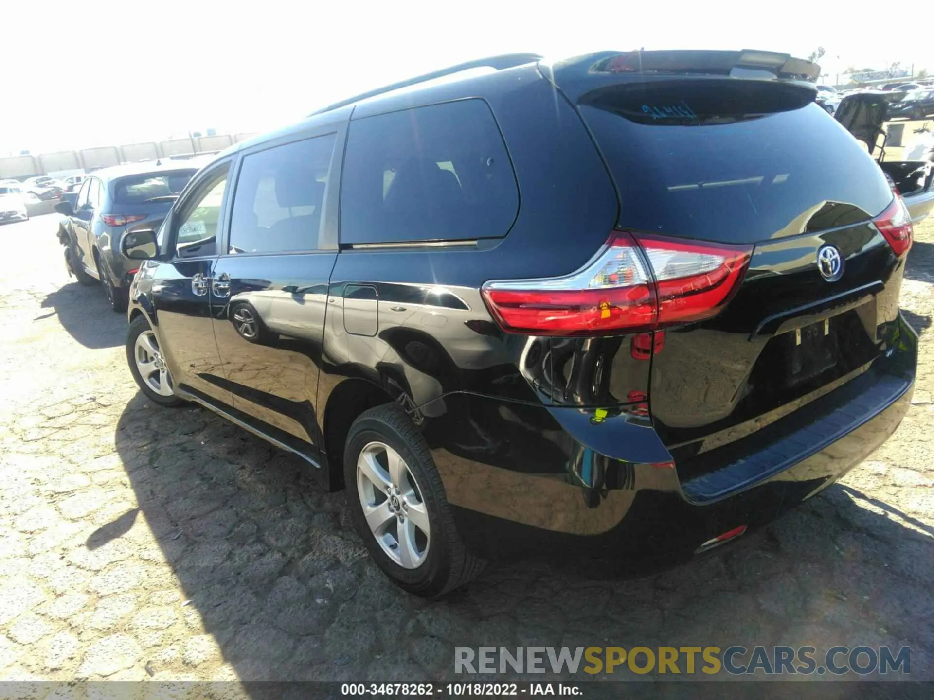 3 Фотография поврежденного автомобиля 5TDKZ3DC7KS999740 TOYOTA SIENNA 2019