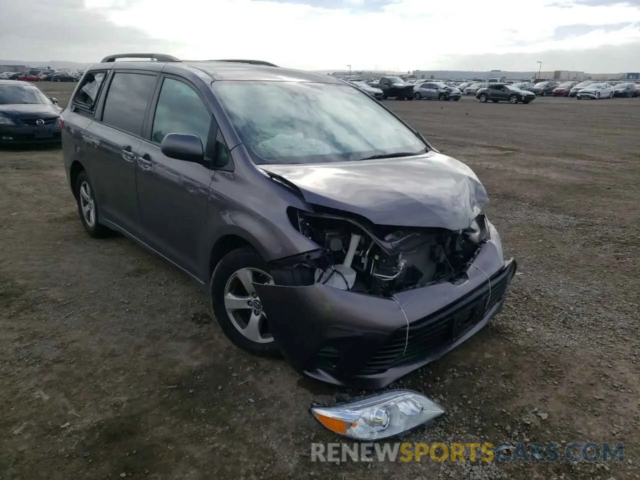 1 Photograph of a damaged car 5TDKZ3DC8KS003040 TOYOTA SIENNA 2019