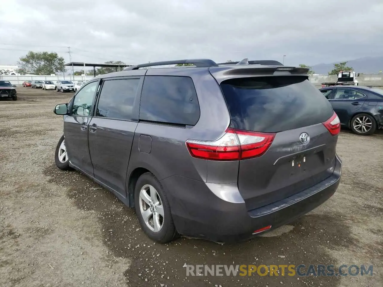 3 Photograph of a damaged car 5TDKZ3DC8KS003040 TOYOTA SIENNA 2019