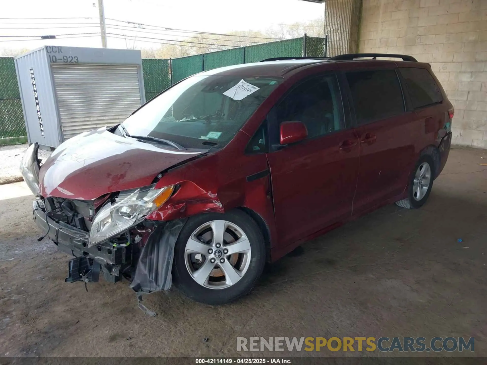 2 Фотография поврежденного автомобиля 5TDKZ3DC8KS988357 TOYOTA SIENNA 2019