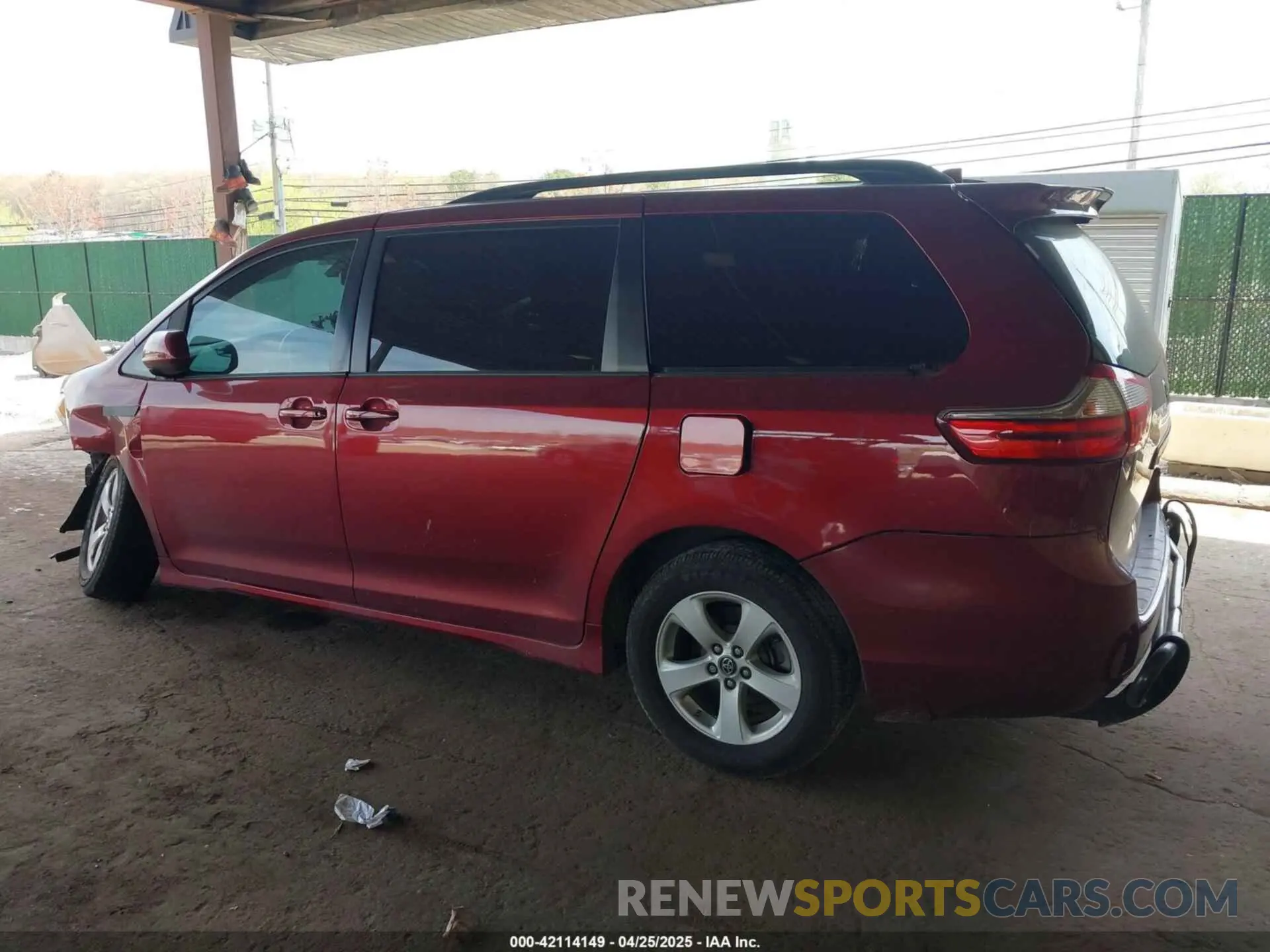 3 Фотография поврежденного автомобиля 5TDKZ3DC8KS988357 TOYOTA SIENNA 2019