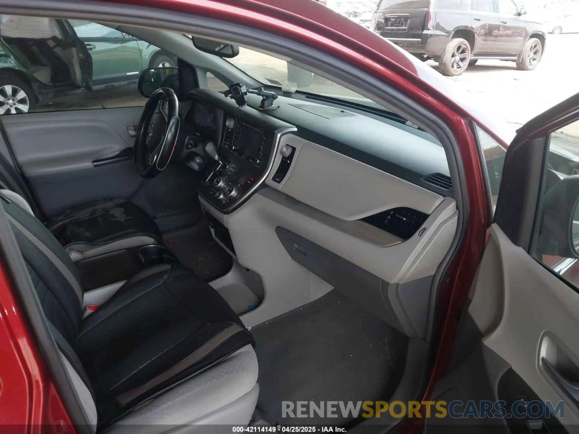 5 Фотография поврежденного автомобиля 5TDKZ3DC8KS988357 TOYOTA SIENNA 2019