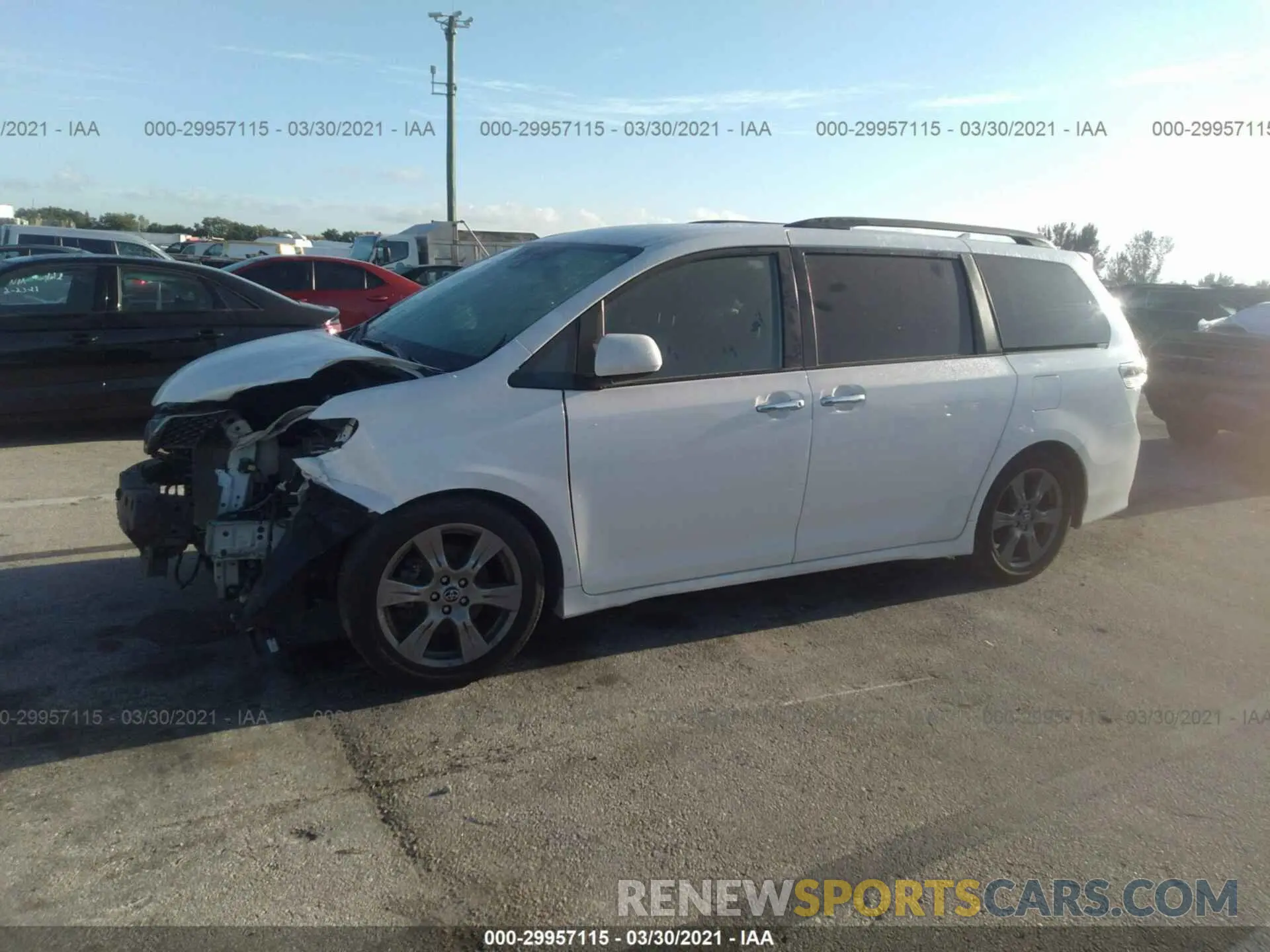 2 Photograph of a damaged car 5TDXZ3DC0KS977603 TOYOTA SIENNA 2019