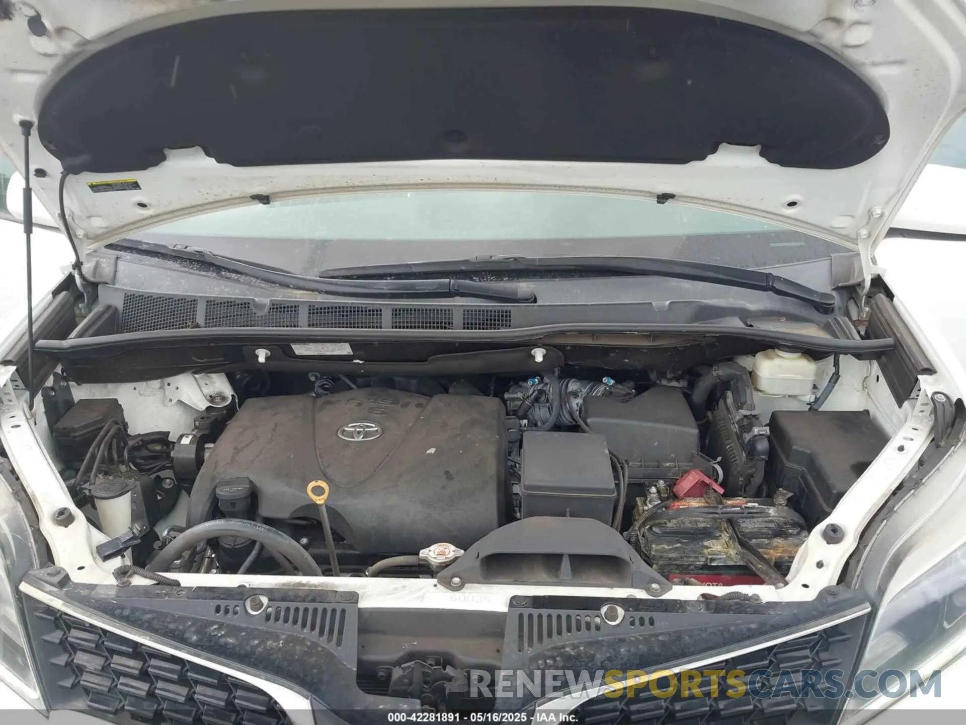 10 Photograph of a damaged car 5TDXZ3DC0KS990321 TOYOTA SIENNA 2019