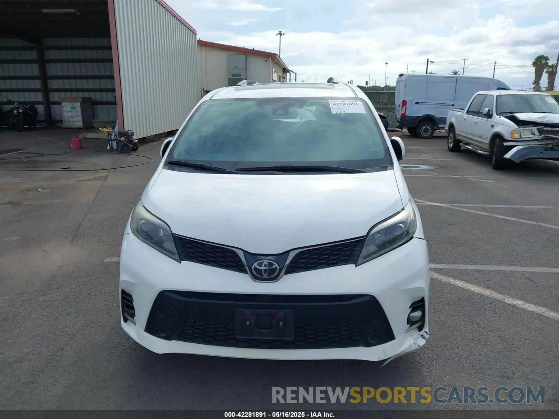 13 Photograph of a damaged car 5TDXZ3DC0KS990321 TOYOTA SIENNA 2019
