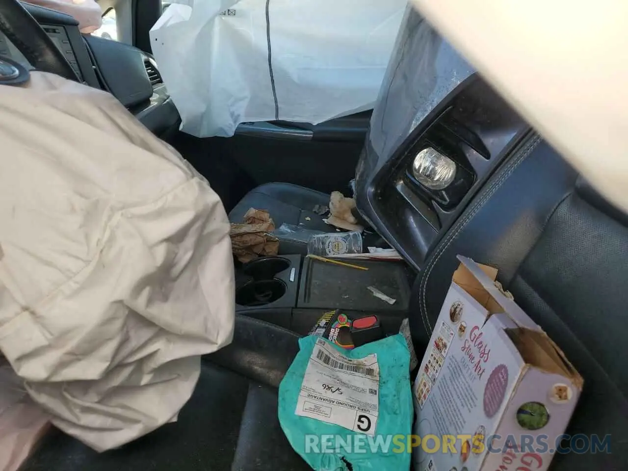 7 Photograph of a damaged car 5TDXZ3DC1KS002415 TOYOTA SIENNA 2019