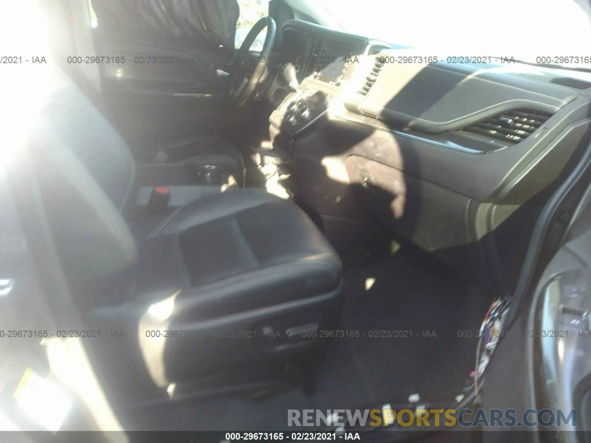 5 Photograph of a damaged car 5TDXZ3DC2KS997626 TOYOTA SIENNA 2019