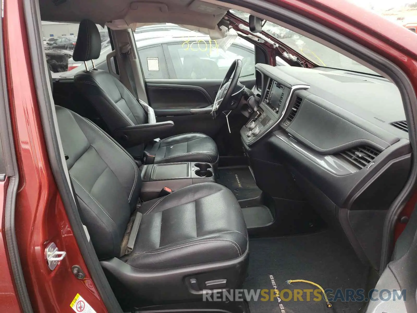 5 Photograph of a damaged car 5TDXZ3DC3KS971066 TOYOTA SIENNA 2019