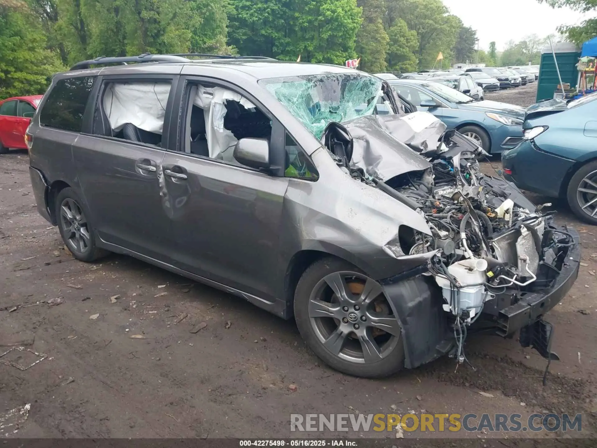 1 Фотография поврежденного автомобиля 5TDXZ3DC4KS014221 TOYOTA SIENNA 2019