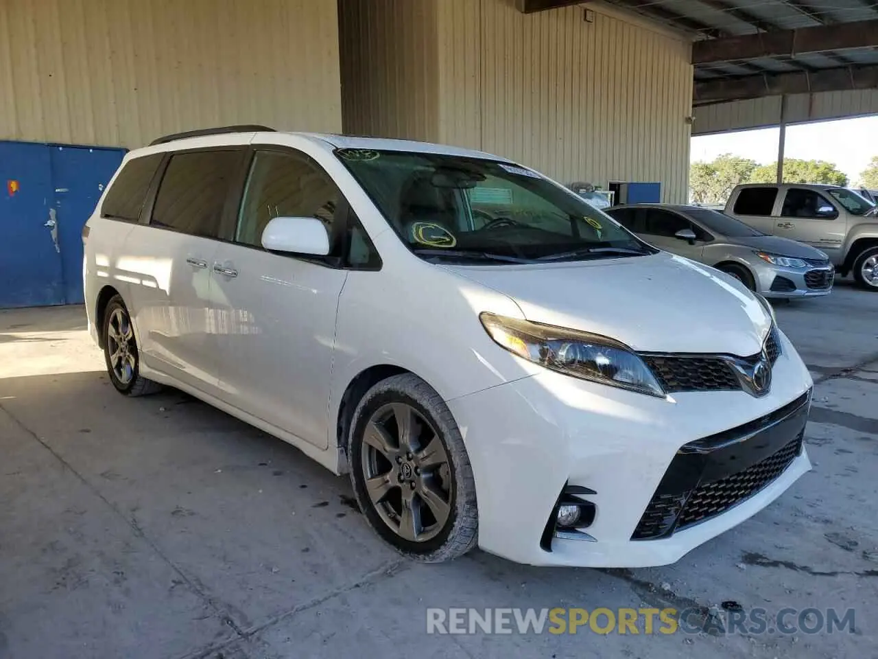 1 Photograph of a damaged car 5TDXZ3DC6KS003639 TOYOTA SIENNA 2019