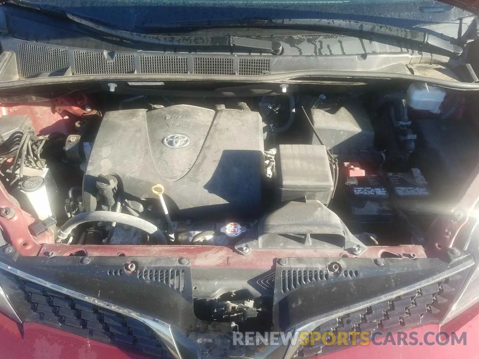 7 Photograph of a damaged car 5TDXZ3DC7KS985746 TOYOTA SIENNA 2019
