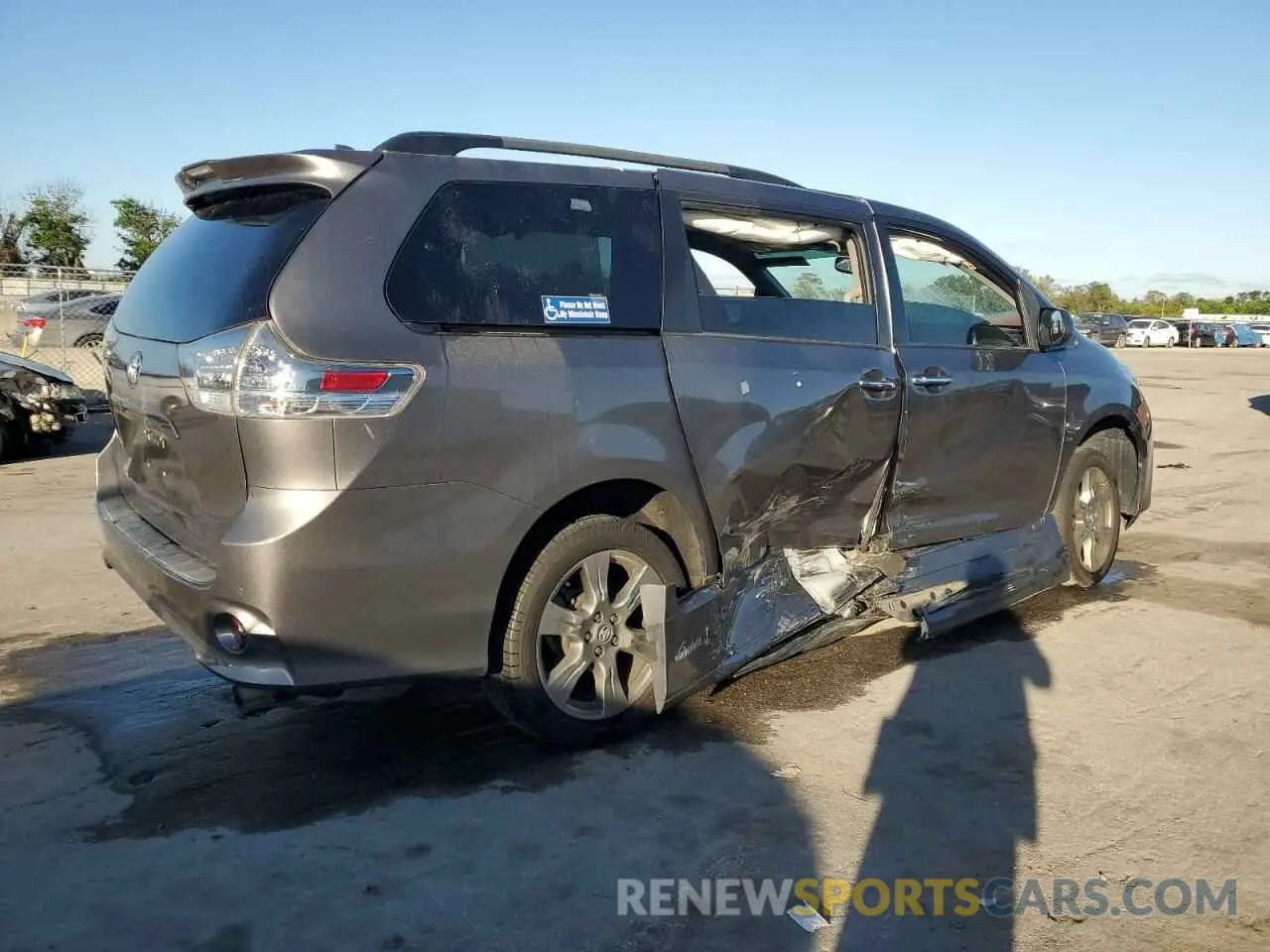3 Фотография поврежденного автомобиля 5TDXZ3DC9KS978717 TOYOTA SIENNA 2019