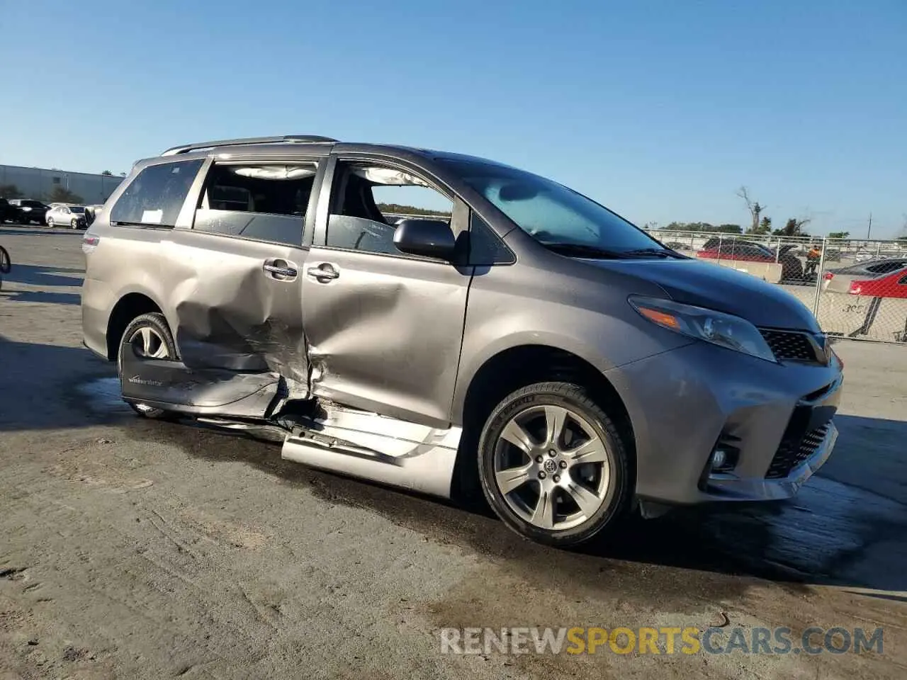 4 Фотография поврежденного автомобиля 5TDXZ3DC9KS978717 TOYOTA SIENNA 2019
