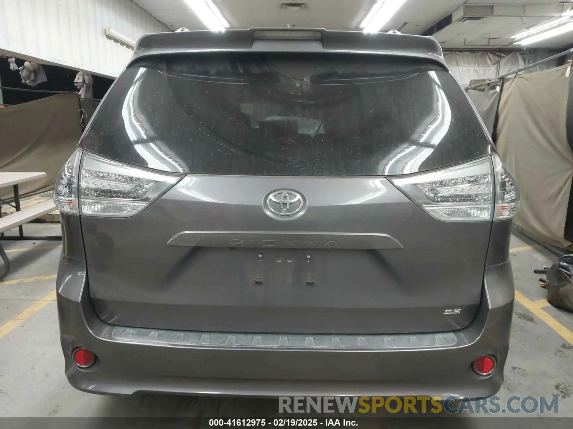 16 Фотография поврежденного автомобиля 5TDXZ3DC9KS998790 TOYOTA SIENNA 2019