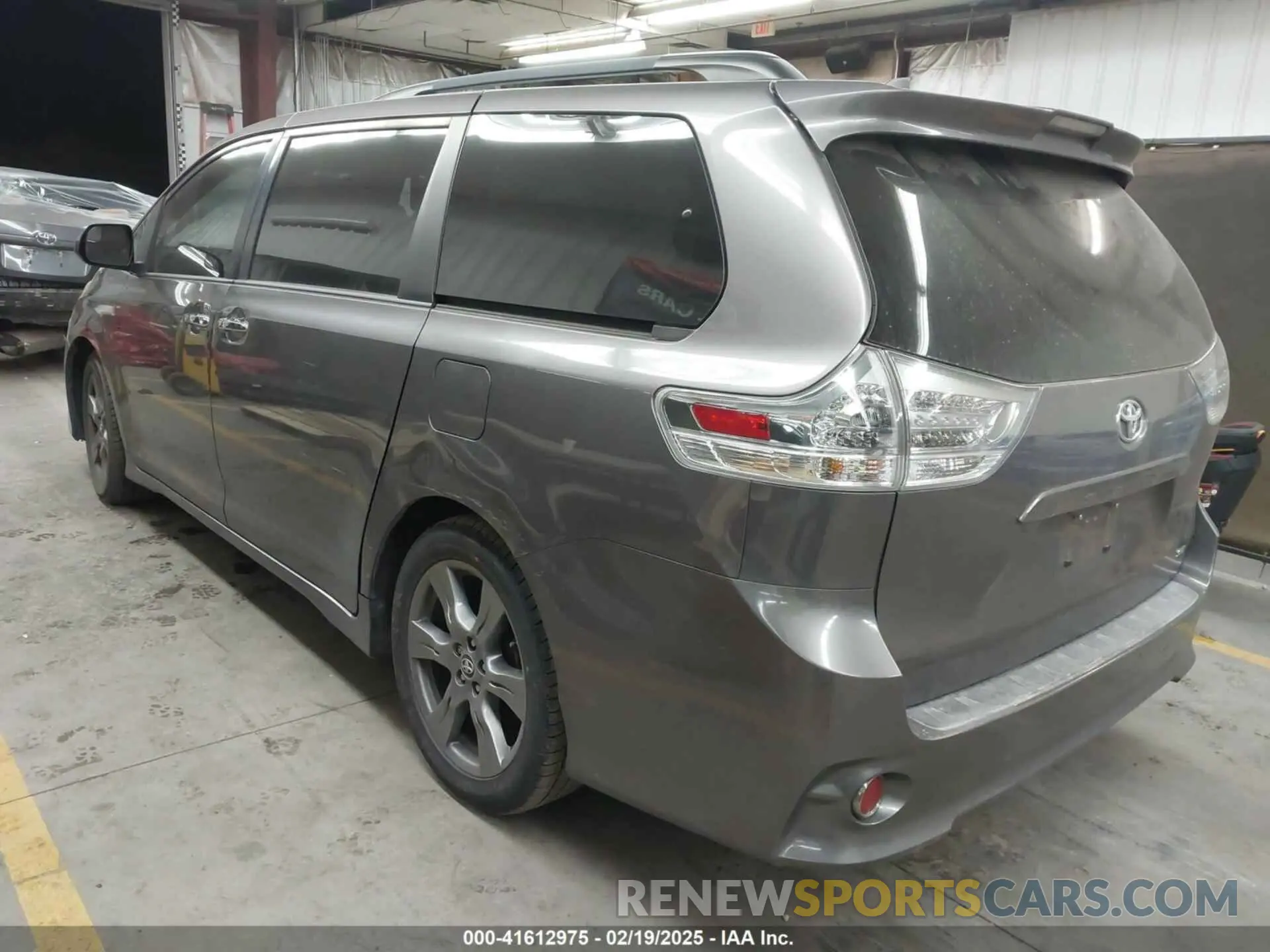 3 Фотография поврежденного автомобиля 5TDXZ3DC9KS998790 TOYOTA SIENNA 2019