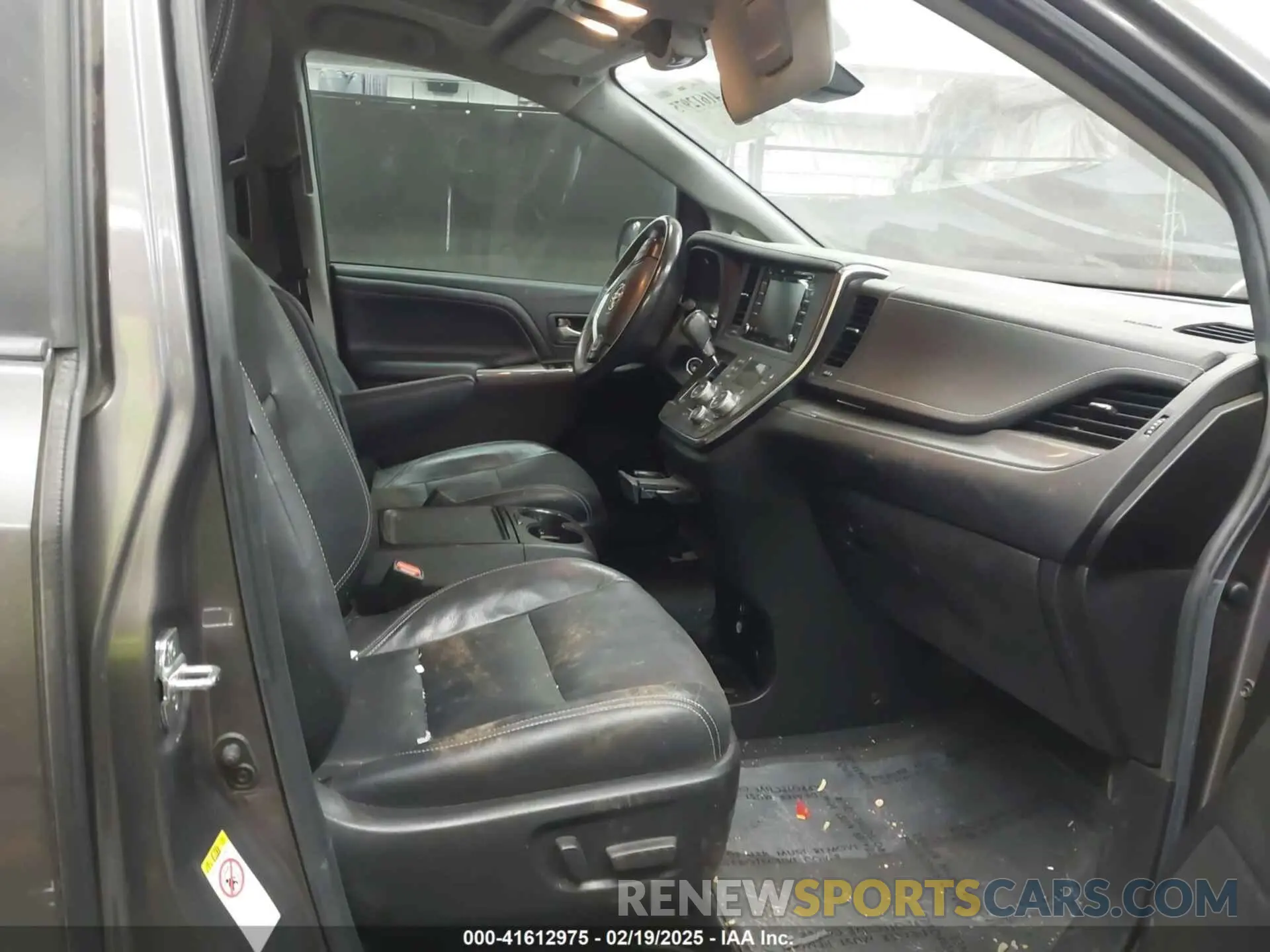 5 Фотография поврежденного автомобиля 5TDXZ3DC9KS998790 TOYOTA SIENNA 2019