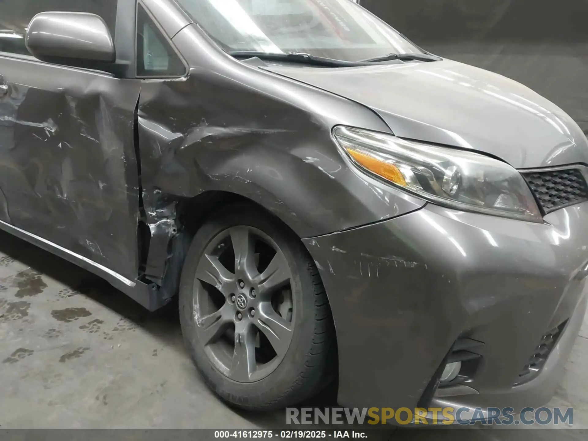 6 Фотография поврежденного автомобиля 5TDXZ3DC9KS998790 TOYOTA SIENNA 2019