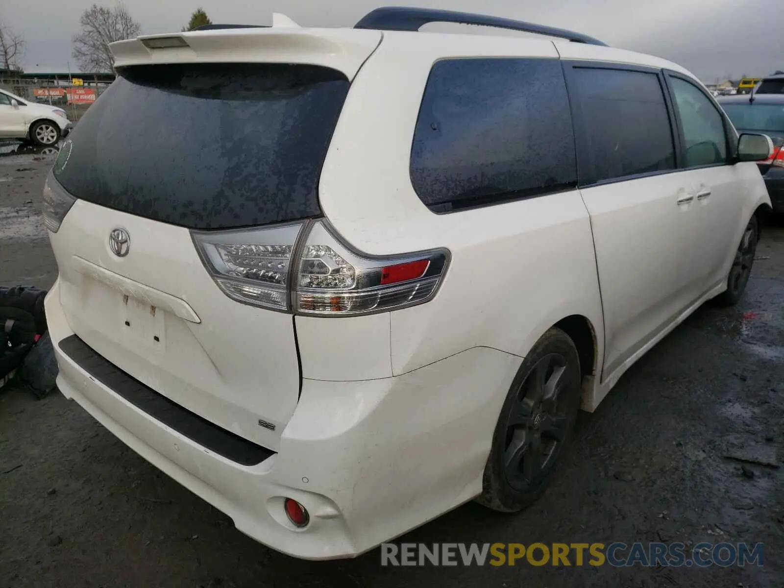 4 Photograph of a damaged car 5TDXZ3DCXKS003773 TOYOTA SIENNA 2019