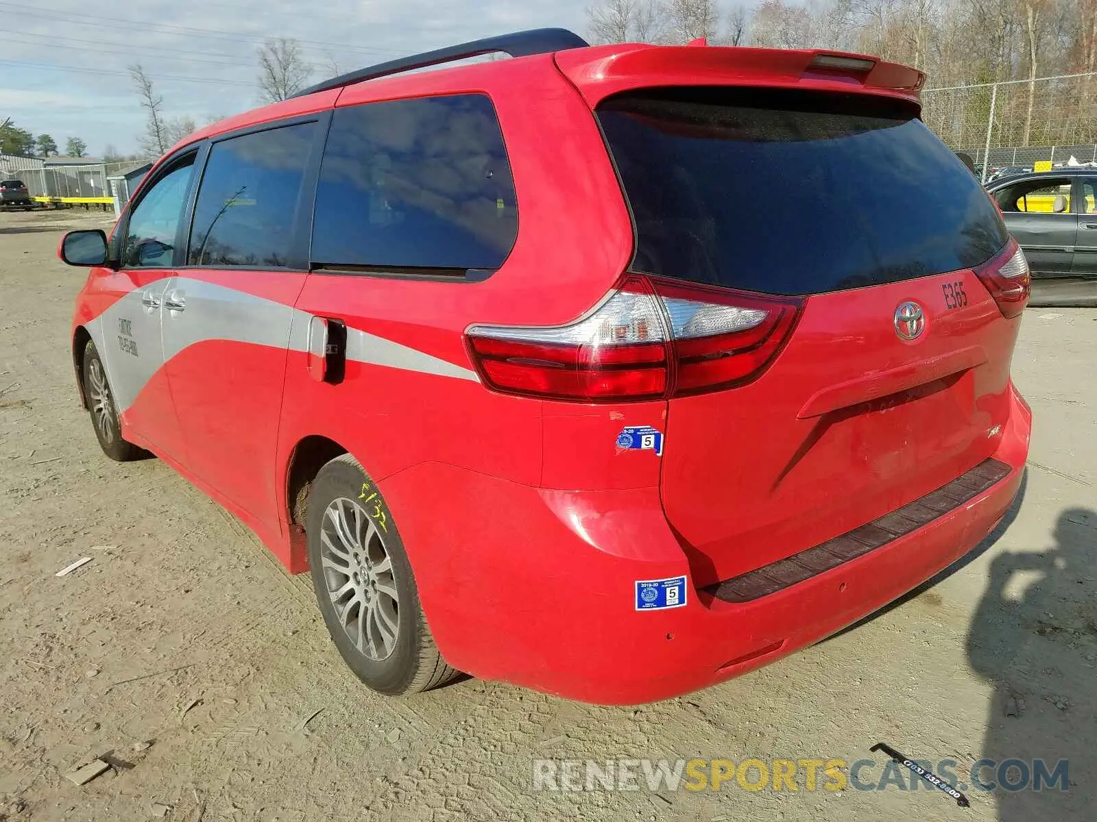 3 Photograph of a damaged car 5TDYZ3DC0KS994244 TOYOTA SIENNA 2019