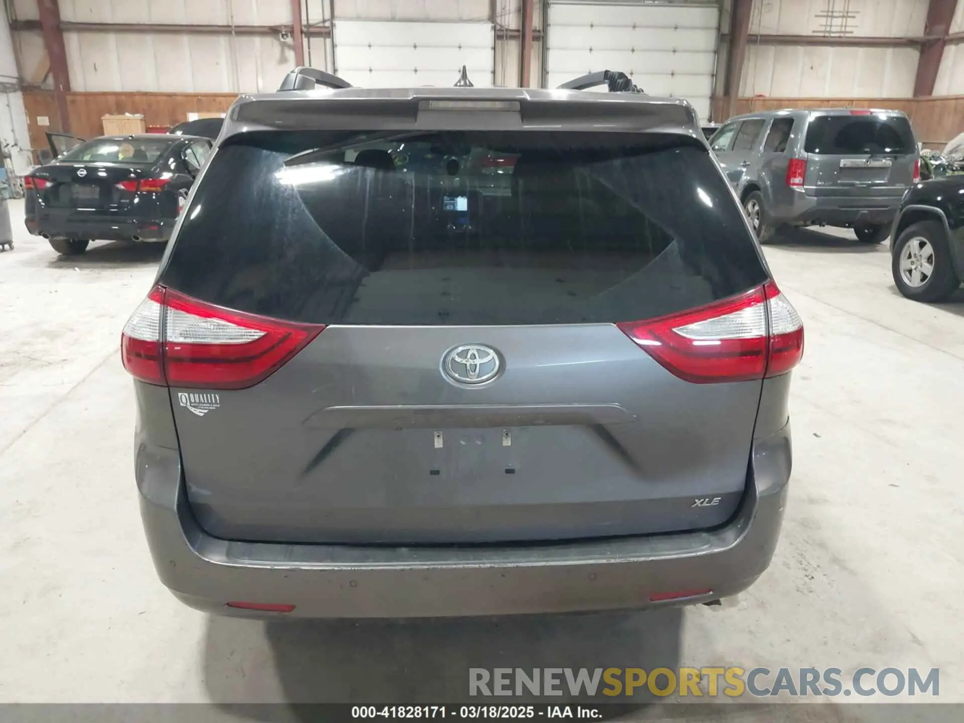 16 Photograph of a damaged car 5TDYZ3DC1KS016206 TOYOTA SIENNA 2019