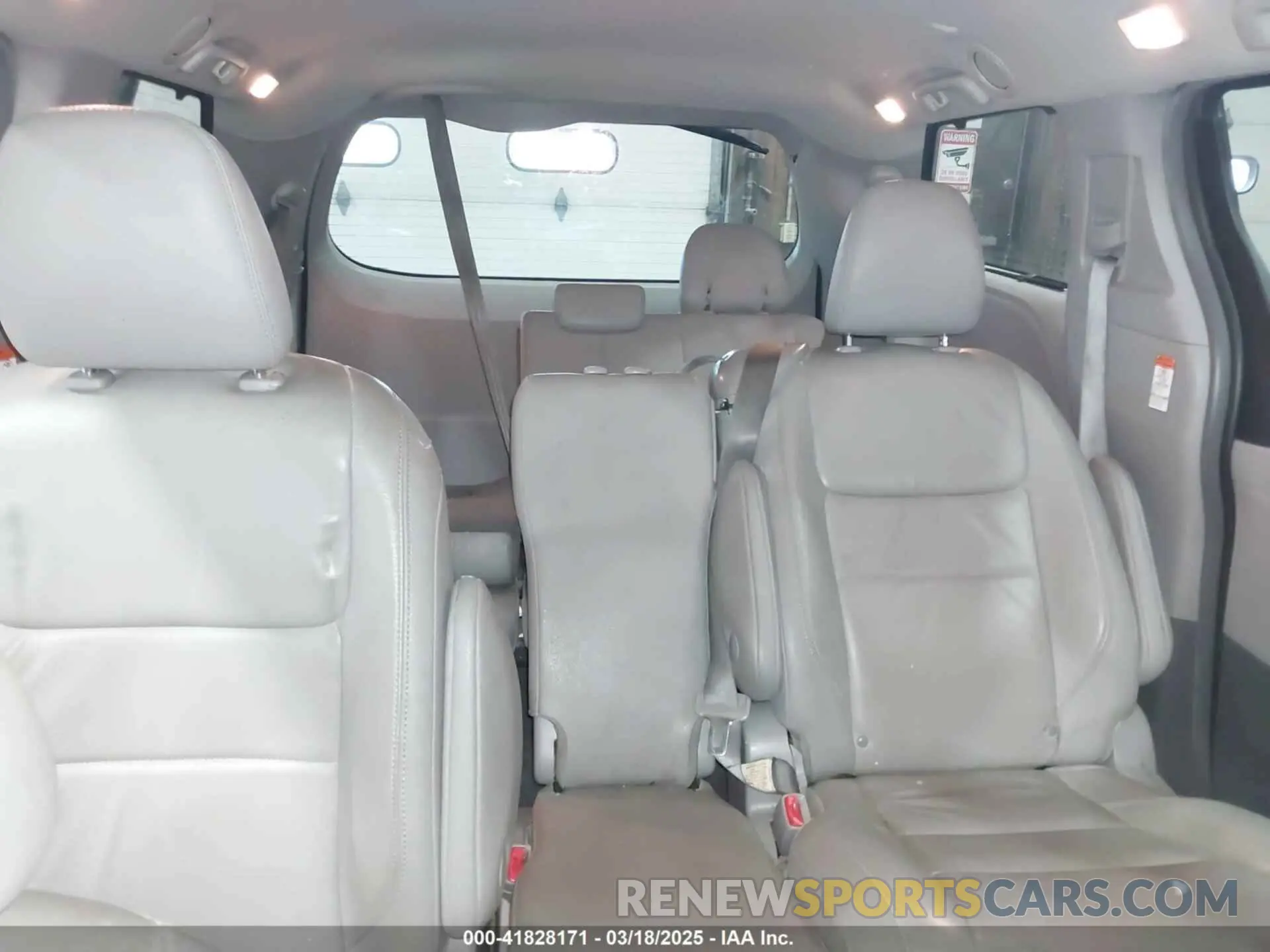 8 Photograph of a damaged car 5TDYZ3DC1KS016206 TOYOTA SIENNA 2019