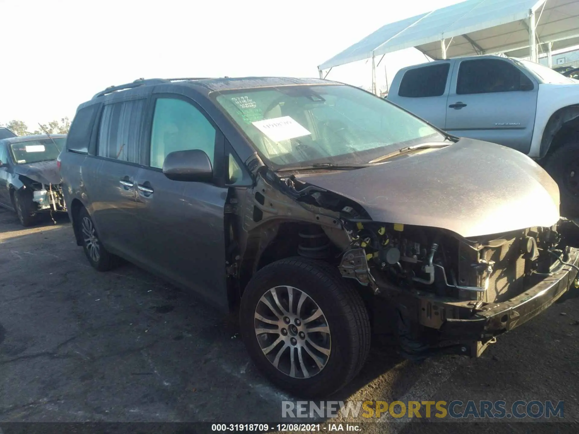 1 Фотография поврежденного автомобиля 5TDYZ3DC1KS988971 TOYOTA SIENNA 2019