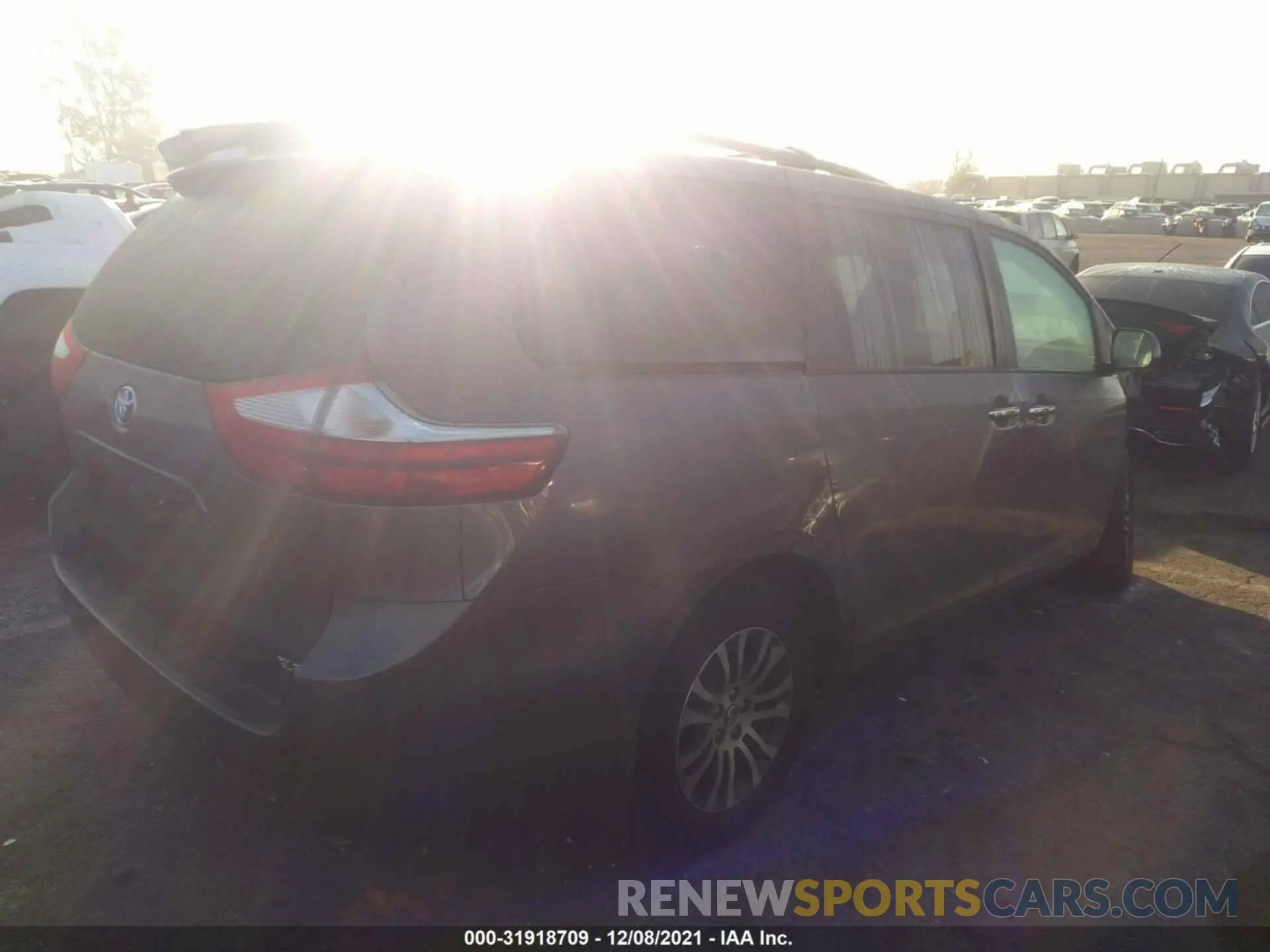 4 Фотография поврежденного автомобиля 5TDYZ3DC1KS988971 TOYOTA SIENNA 2019