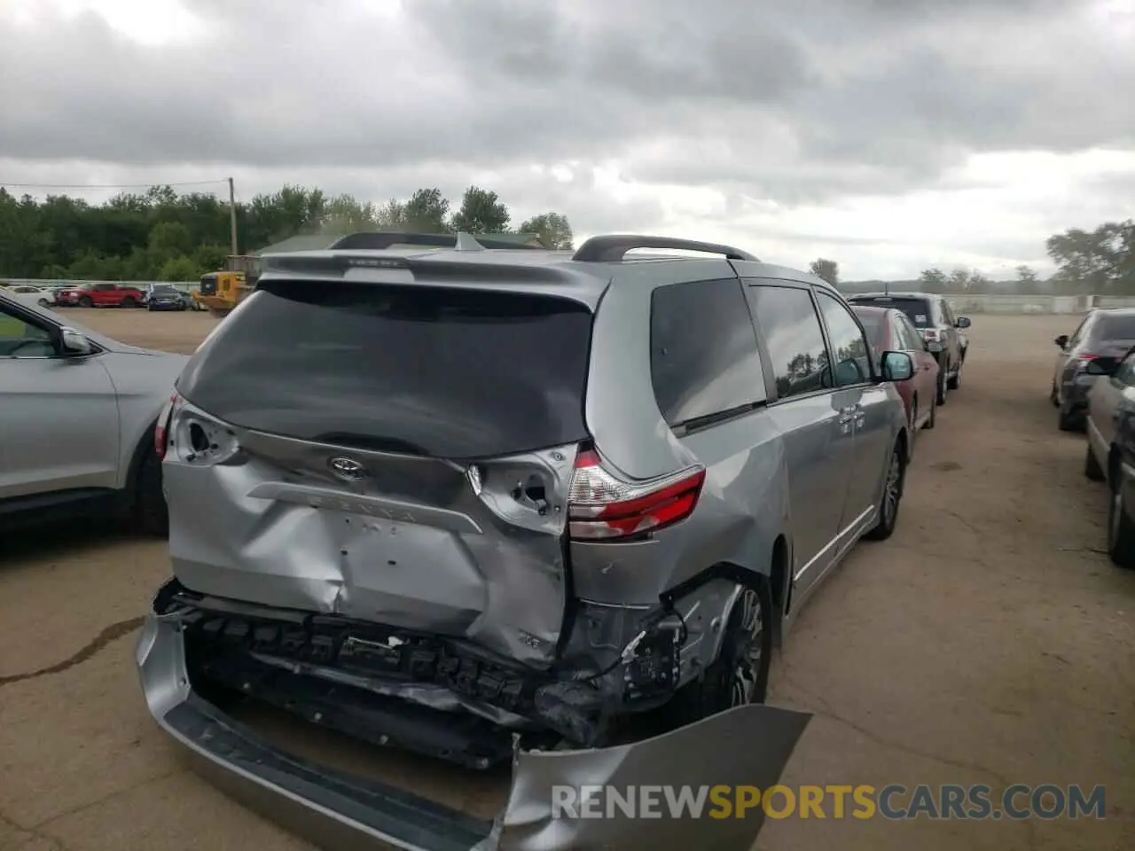 4 Photograph of a damaged car 5TDYZ3DC2KS006414 TOYOTA SIENNA 2019