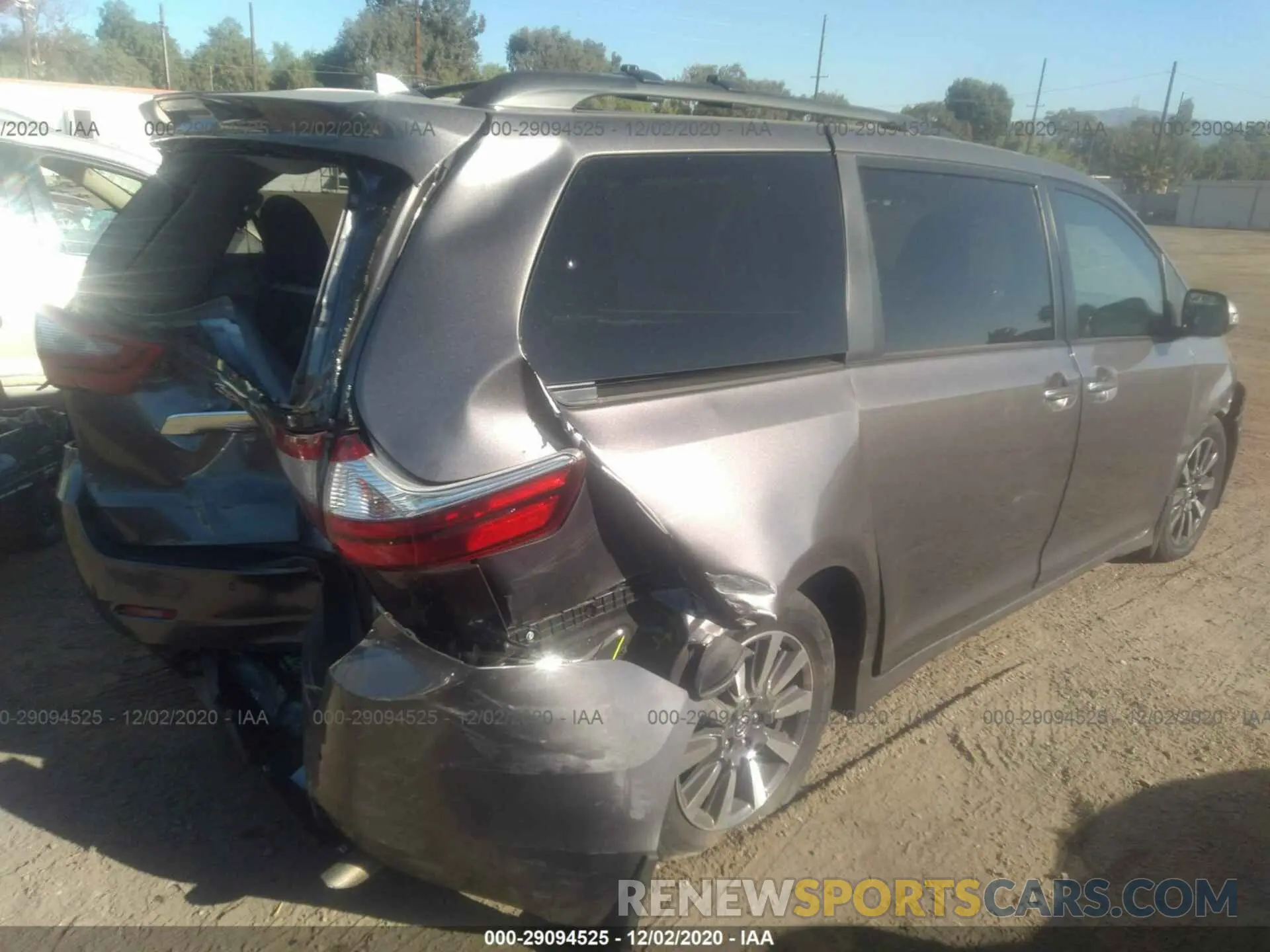 4 Photograph of a damaged car 5TDYZ3DC2KS015811 TOYOTA SIENNA 2019