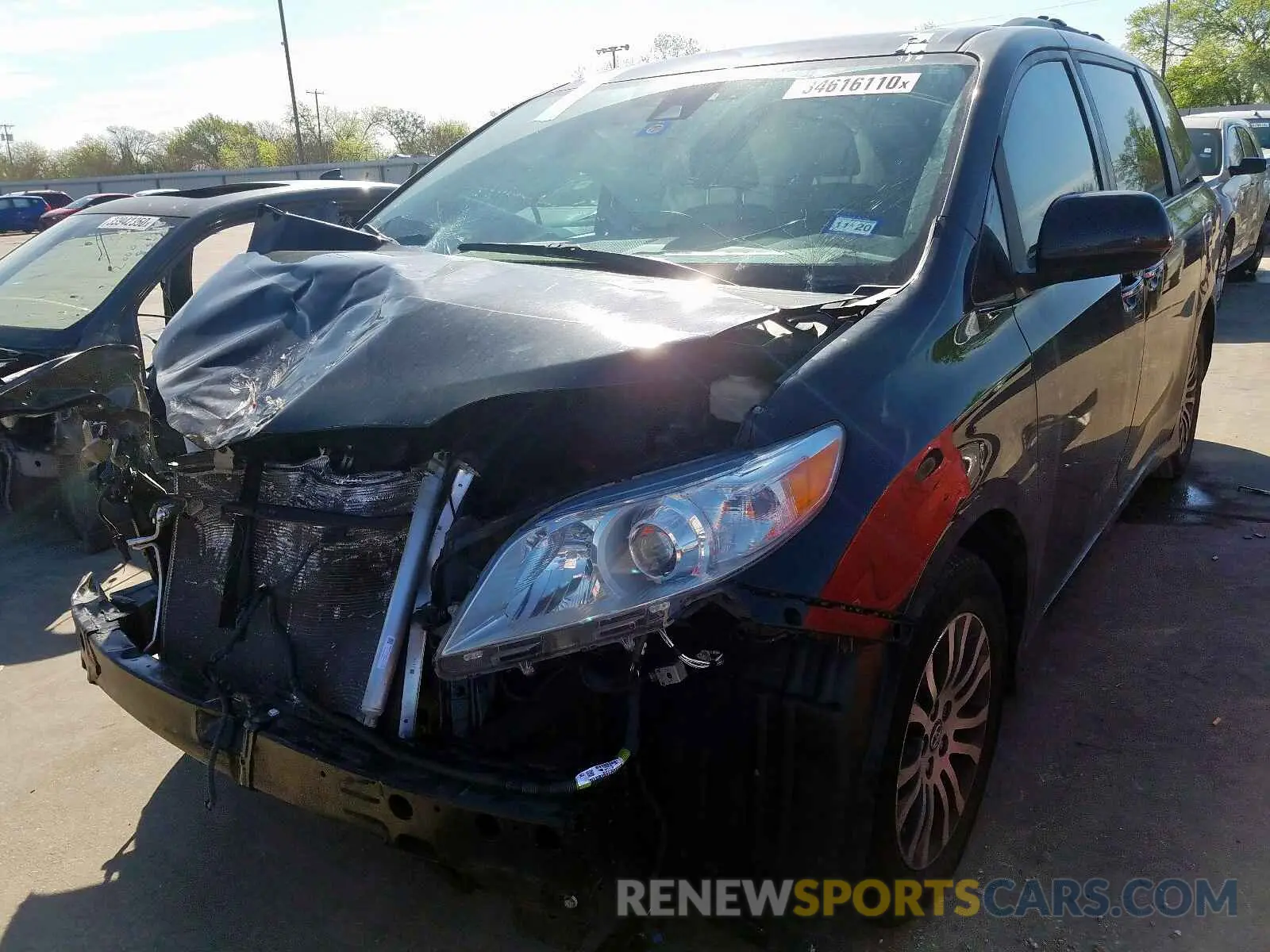 2 Фотография поврежденного автомобиля 5TDYZ3DC2KS975324 TOYOTA SIENNA 2019