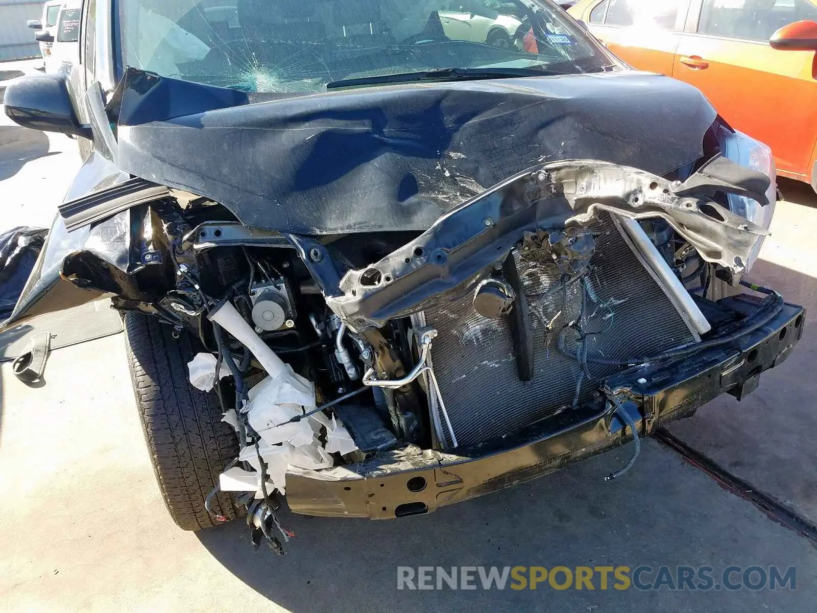 9 Фотография поврежденного автомобиля 5TDYZ3DC2KS975324 TOYOTA SIENNA 2019