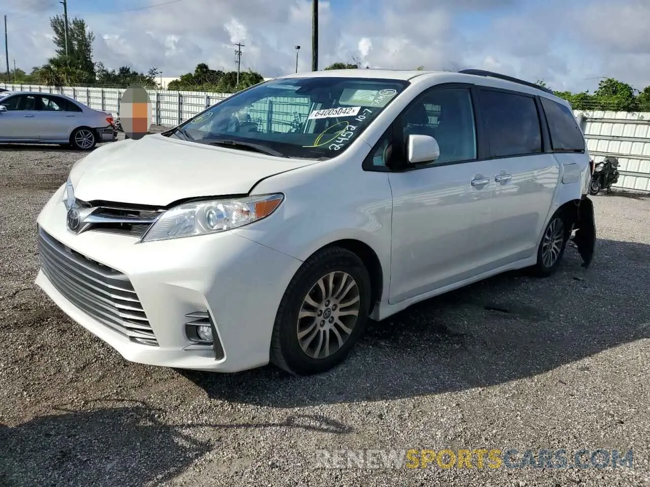 2 Photograph of a damaged car 5TDYZ3DC2KS982452 TOYOTA SIENNA 2019