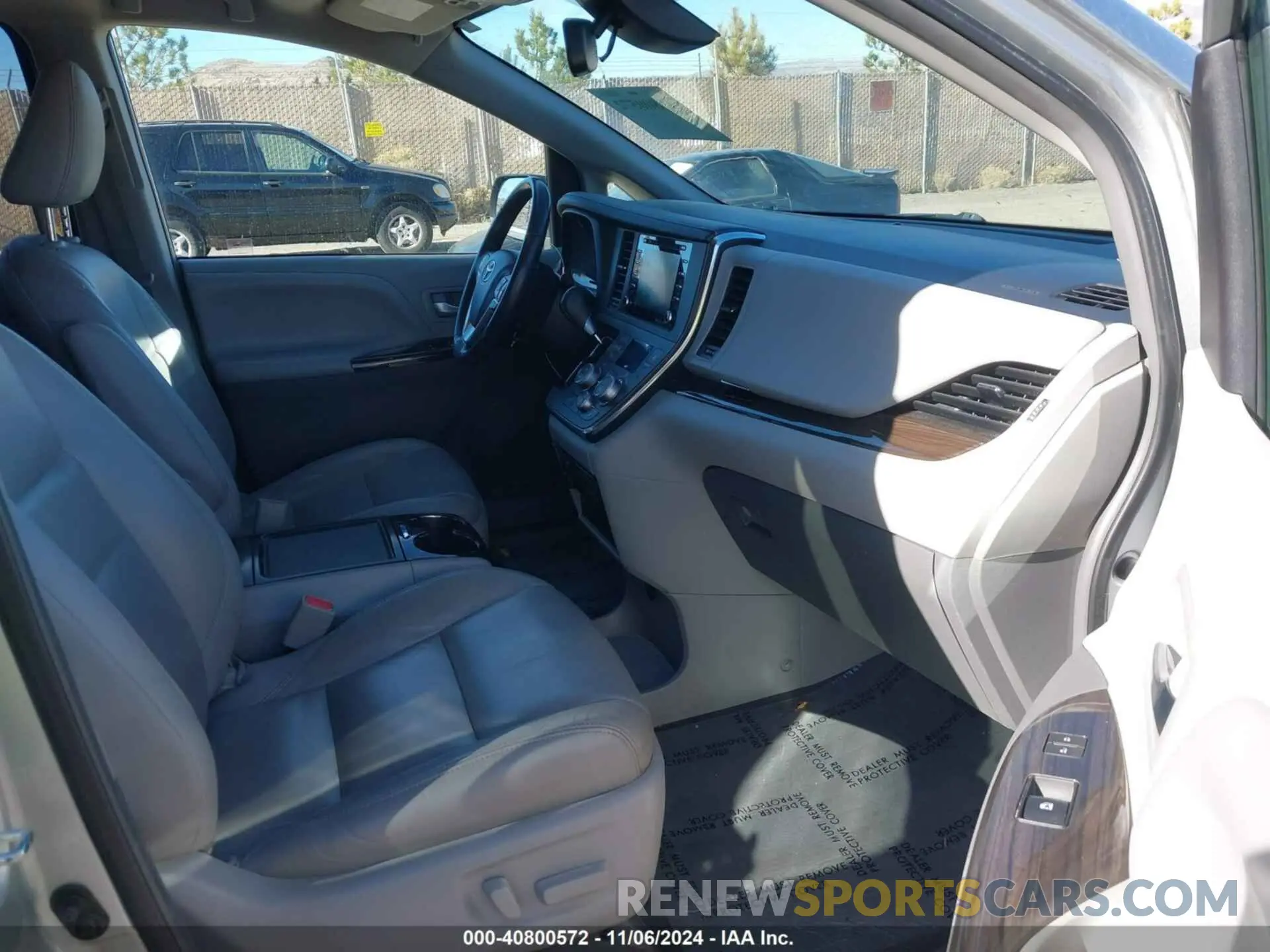 5 Photograph of a damaged car 5TDYZ3DC2KS987392 TOYOTA SIENNA 2019