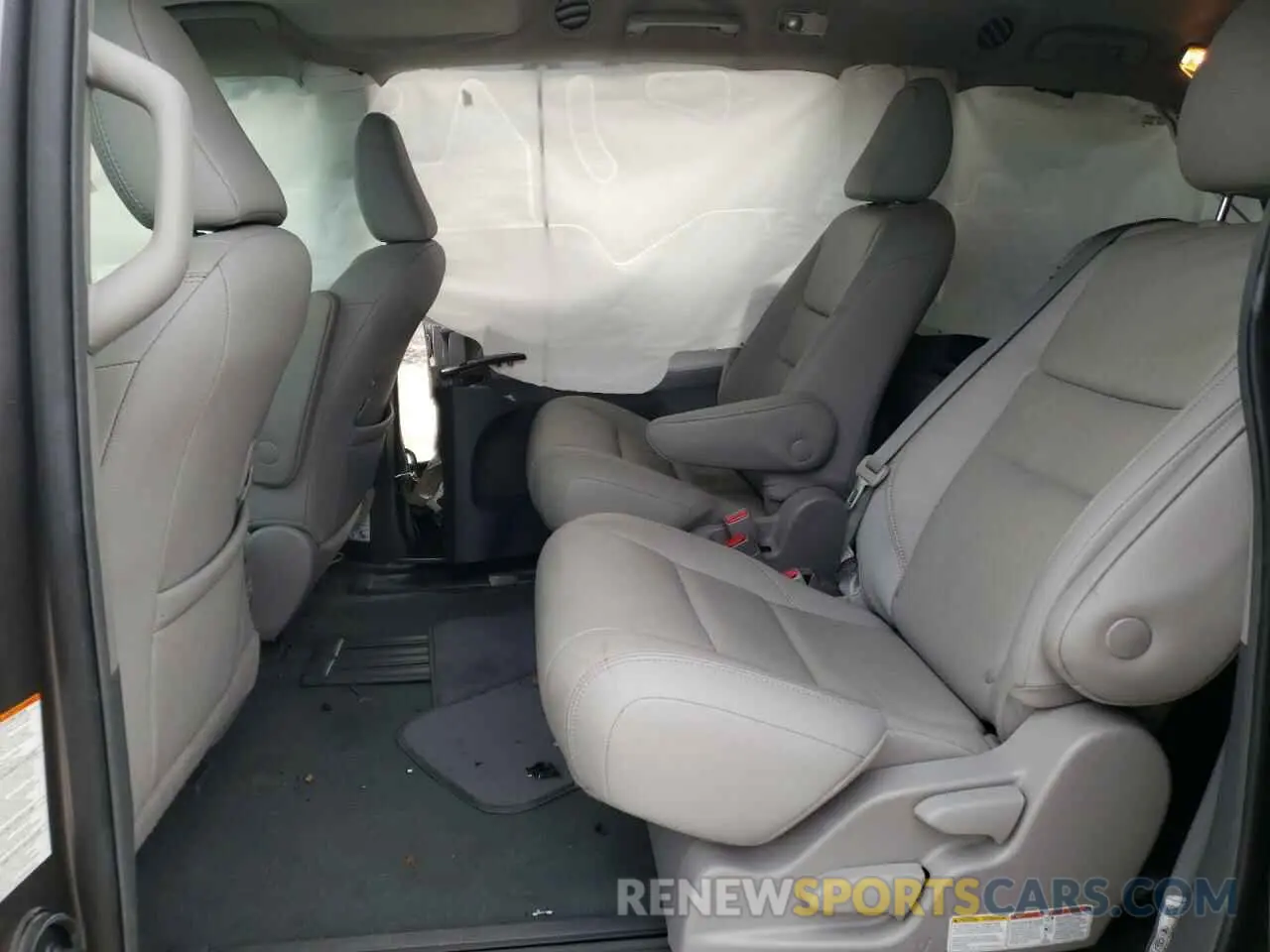 6 Photograph of a damaged car 5TDYZ3DC3KS984968 TOYOTA SIENNA 2019