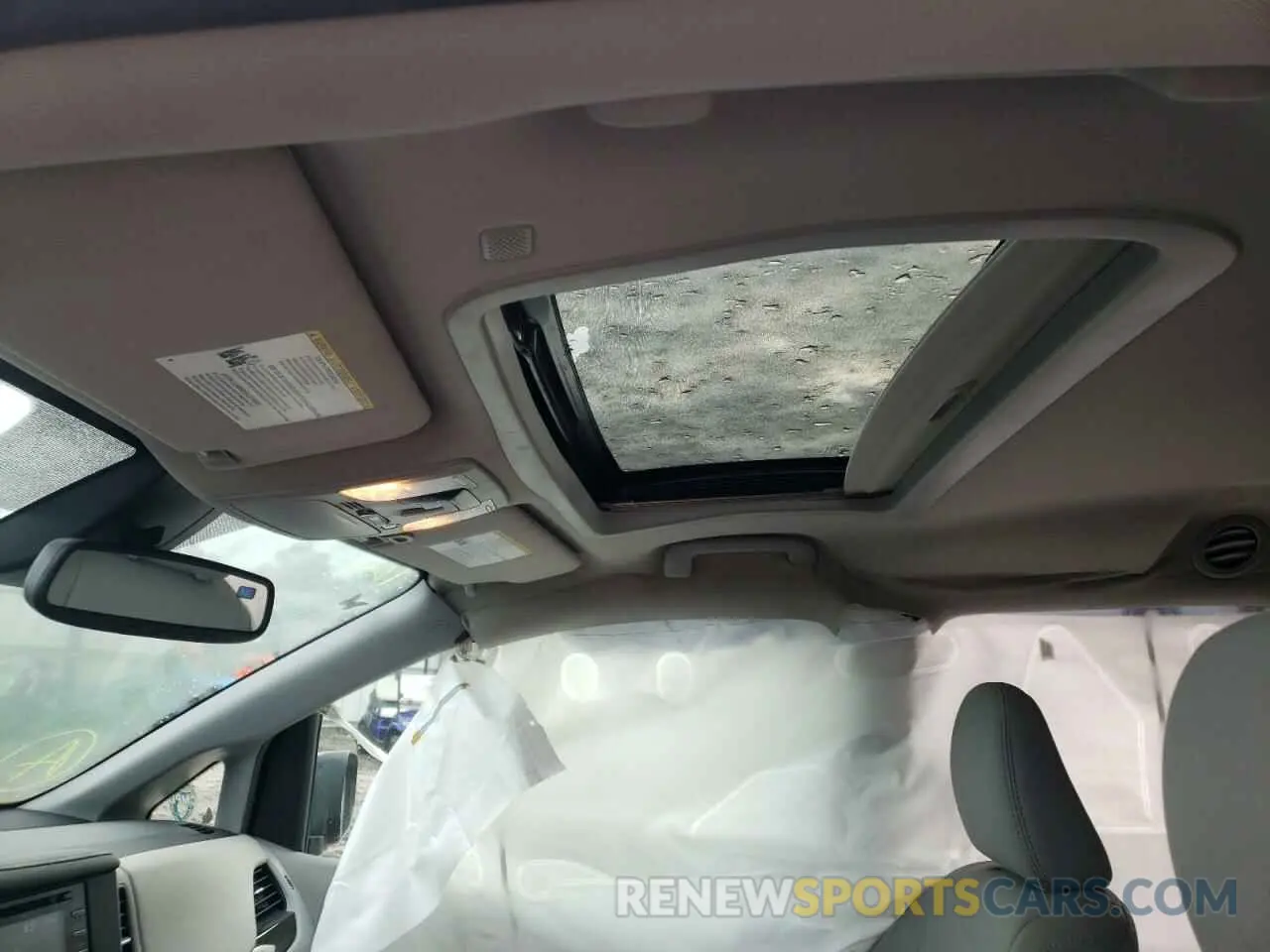 9 Photograph of a damaged car 5TDYZ3DC3KS984968 TOYOTA SIENNA 2019